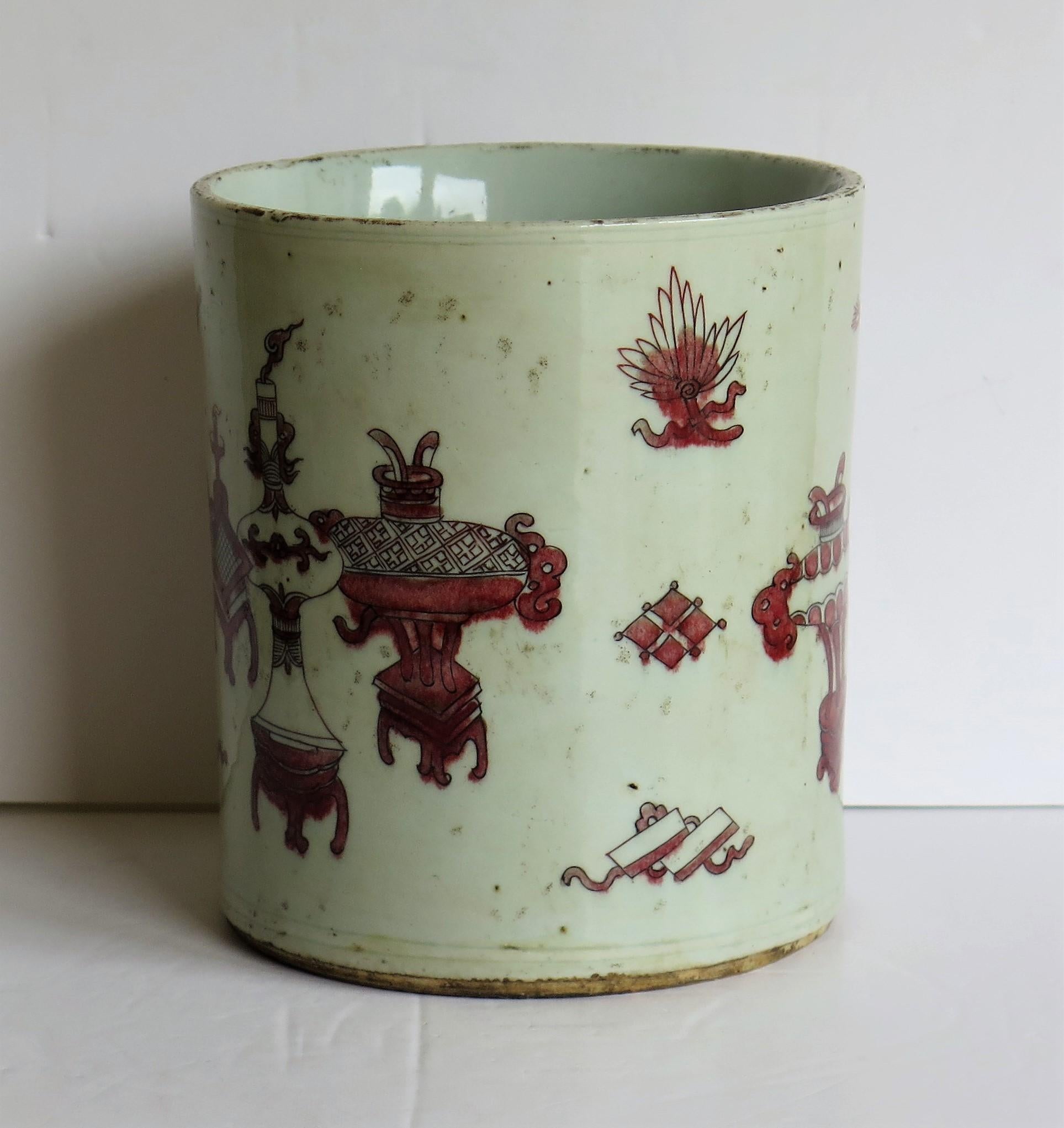 Chinese Porcelain Brush Pot Hand Painted in Under-Glaze Red, 18th Century Qing 4