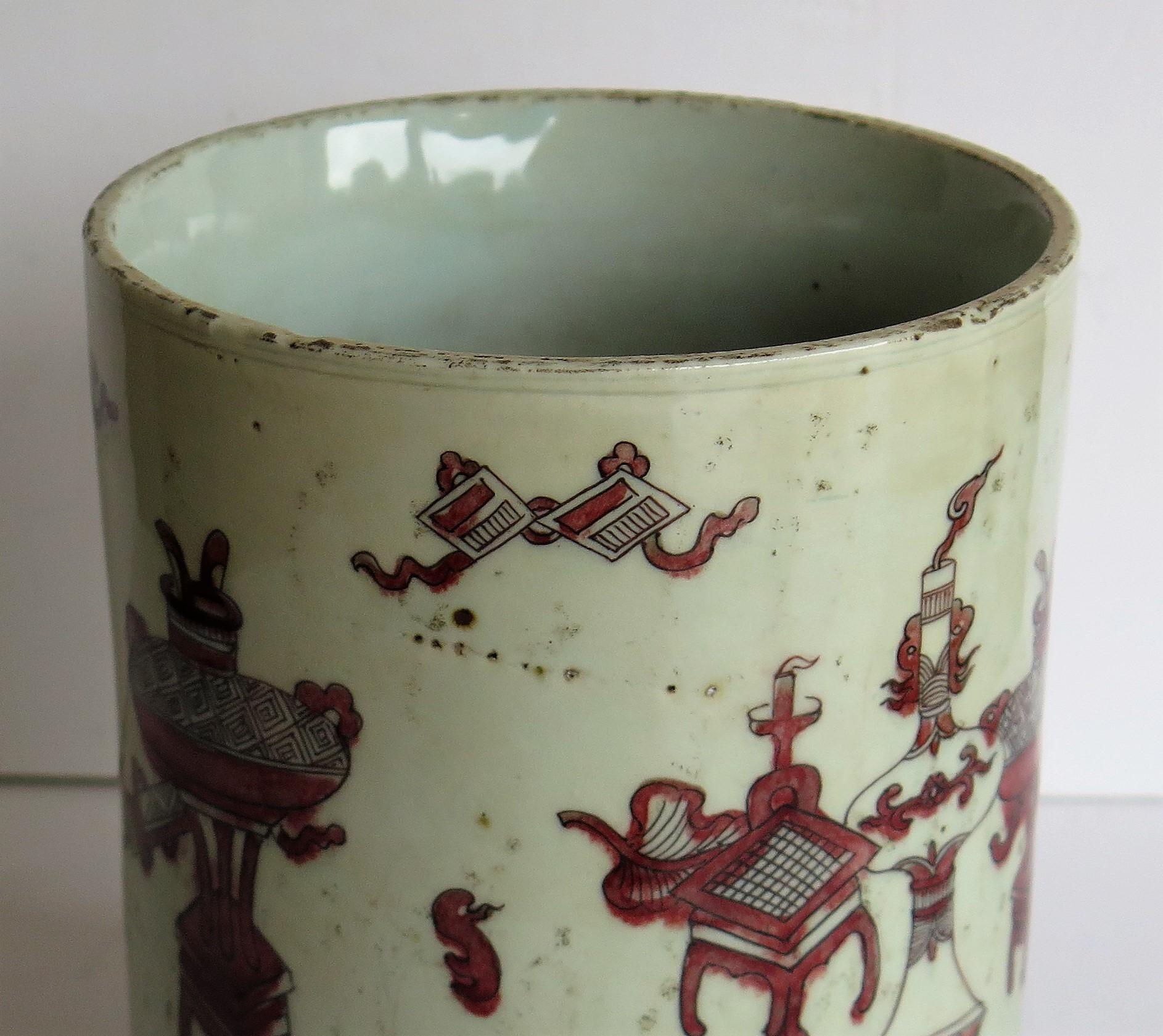 Chinese Porcelain Brush Pot Hand Painted in Under-Glaze Red, 18th Century Qing 7
