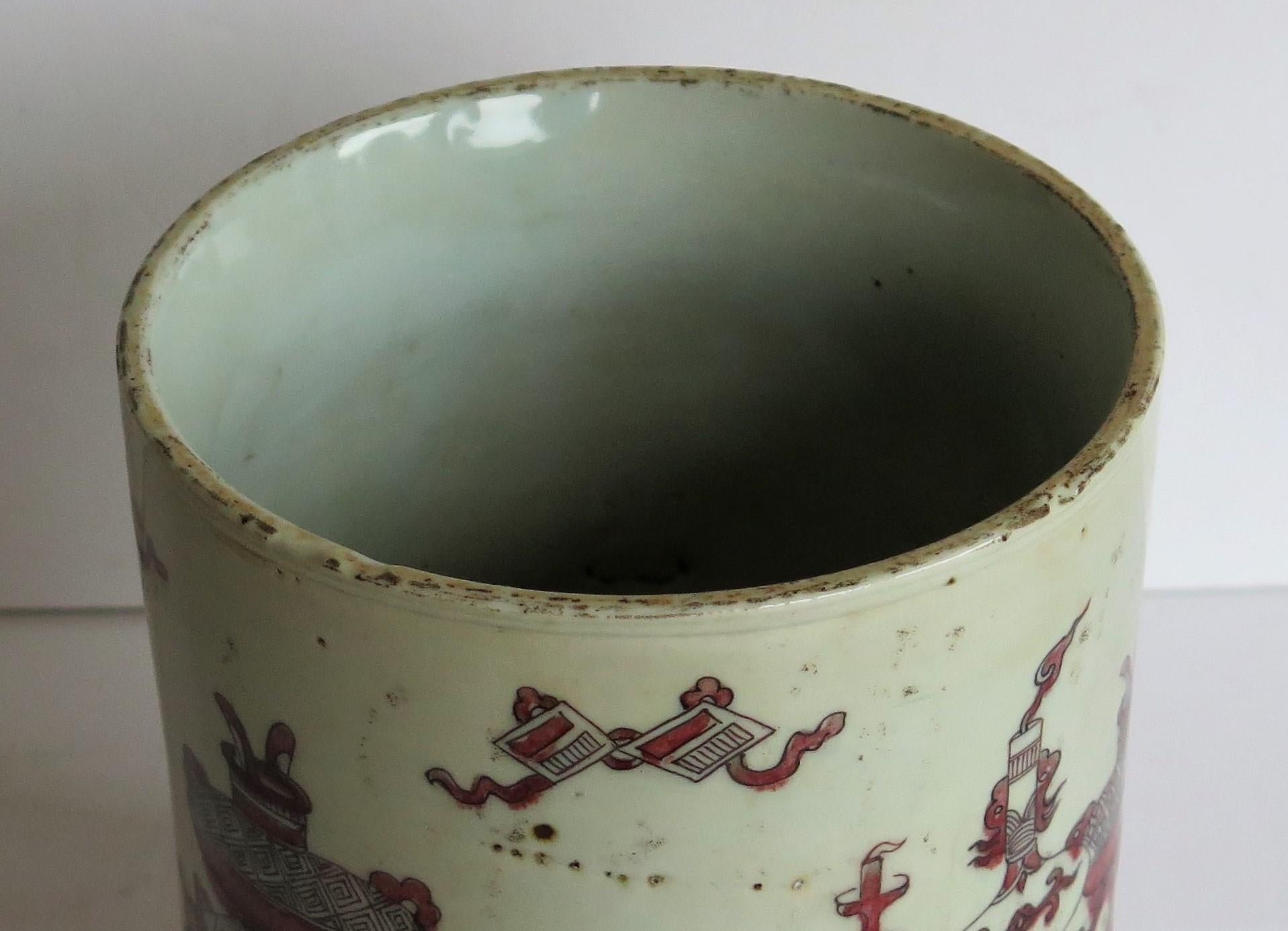Chinese Porcelain Brush Pot Hand Painted in Under-Glaze Red, 18th Century Qing 8