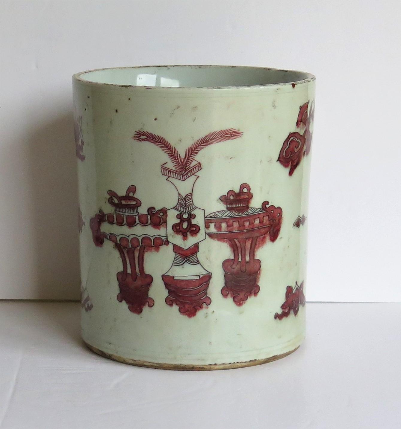 Chinese Porcelain Brush Pot Hand Painted in Under-Glaze Red, 18th Century Qing In Good Condition In Lincoln, Lincolnshire