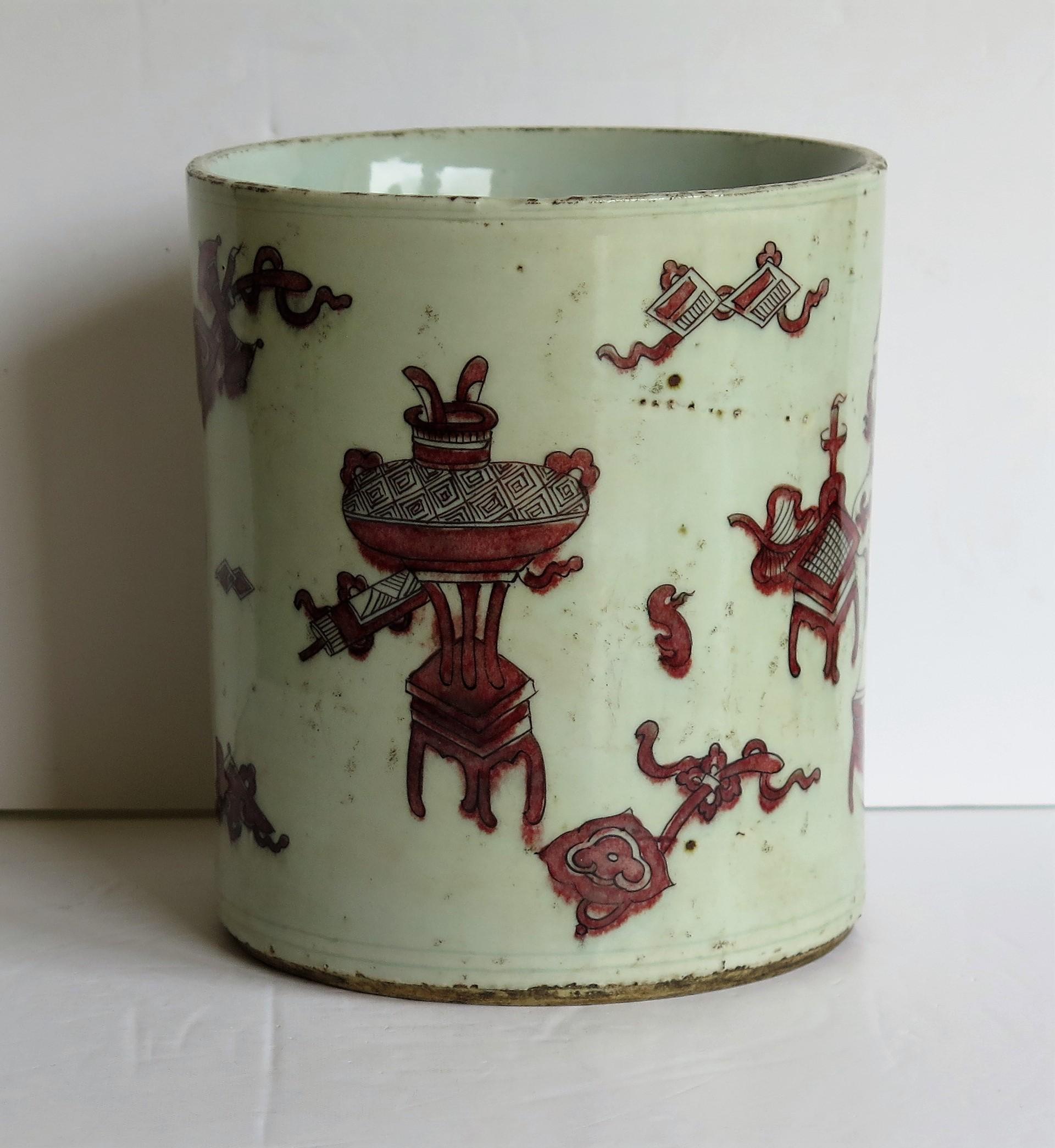 Chinese Porcelain Brush Pot Hand Painted in Under-Glaze Red, 18th Century Qing 2