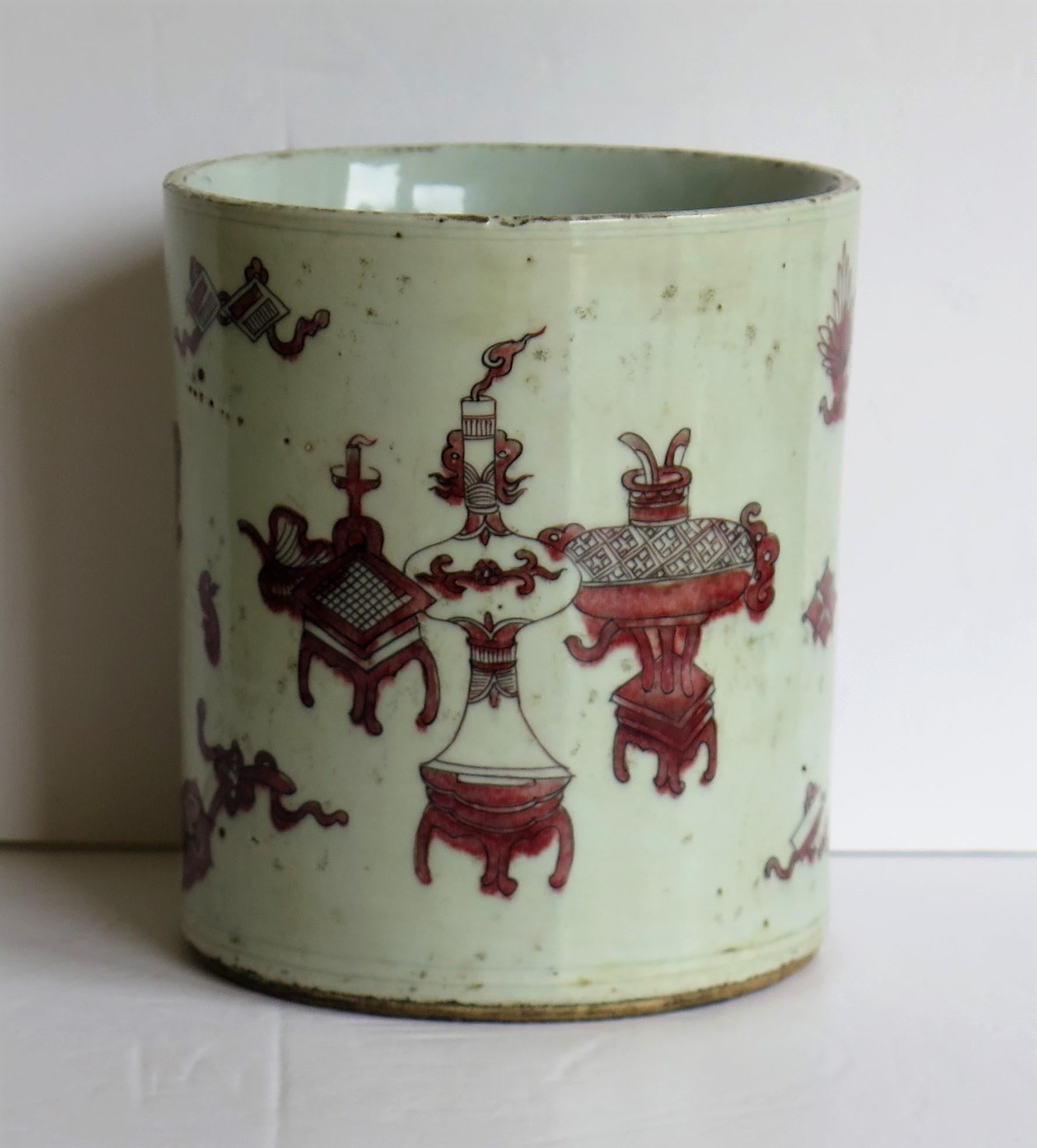 Chinese Porcelain Brush Pot Hand Painted in Under-Glaze Red, 18th Century Qing 3