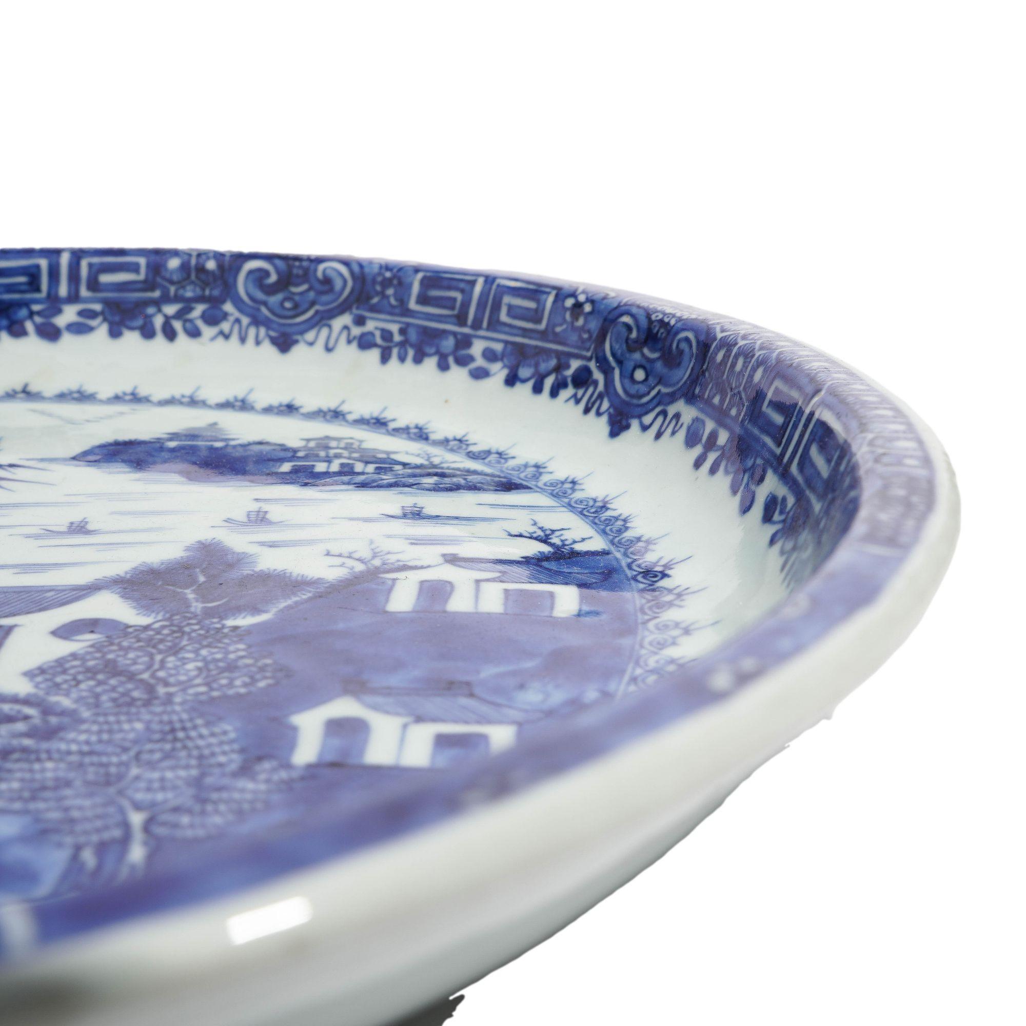 Chinese porcelain charger, c. 1800's In Good Condition For Sale In Kenilworth, IL