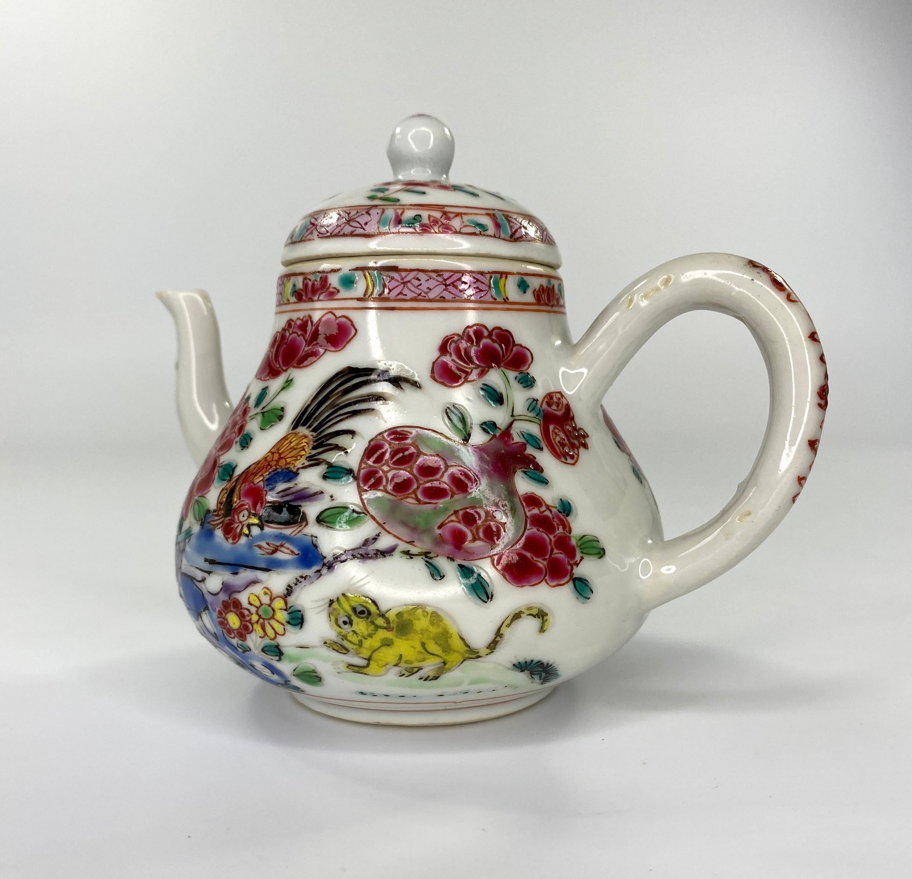 Chinese porcelain Cockerel and Cat Teapot, circa 1740, Qianlong Period 6