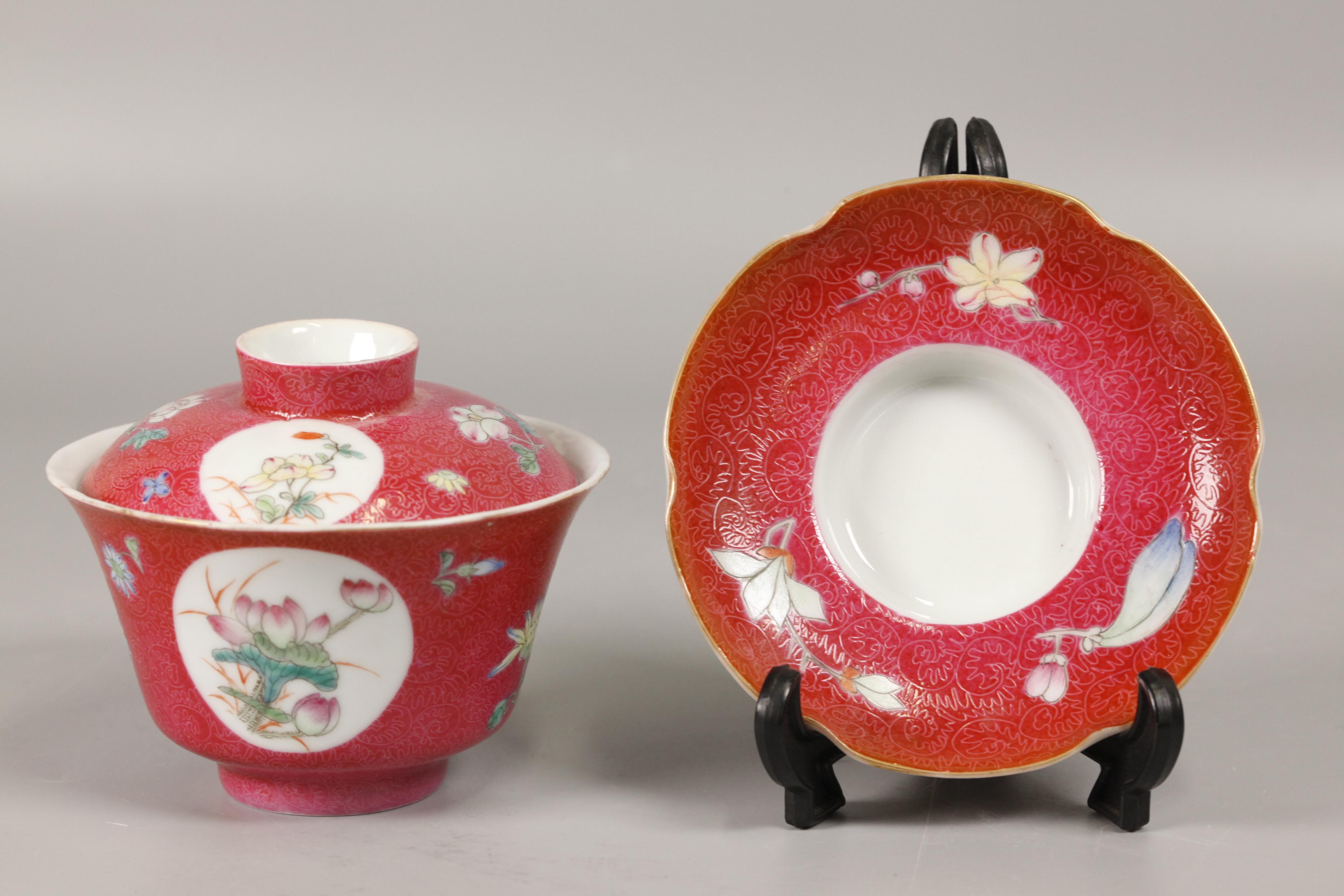 Porcelain Chinese porcelain cover bowl w/ saucer, Republican period For Sale