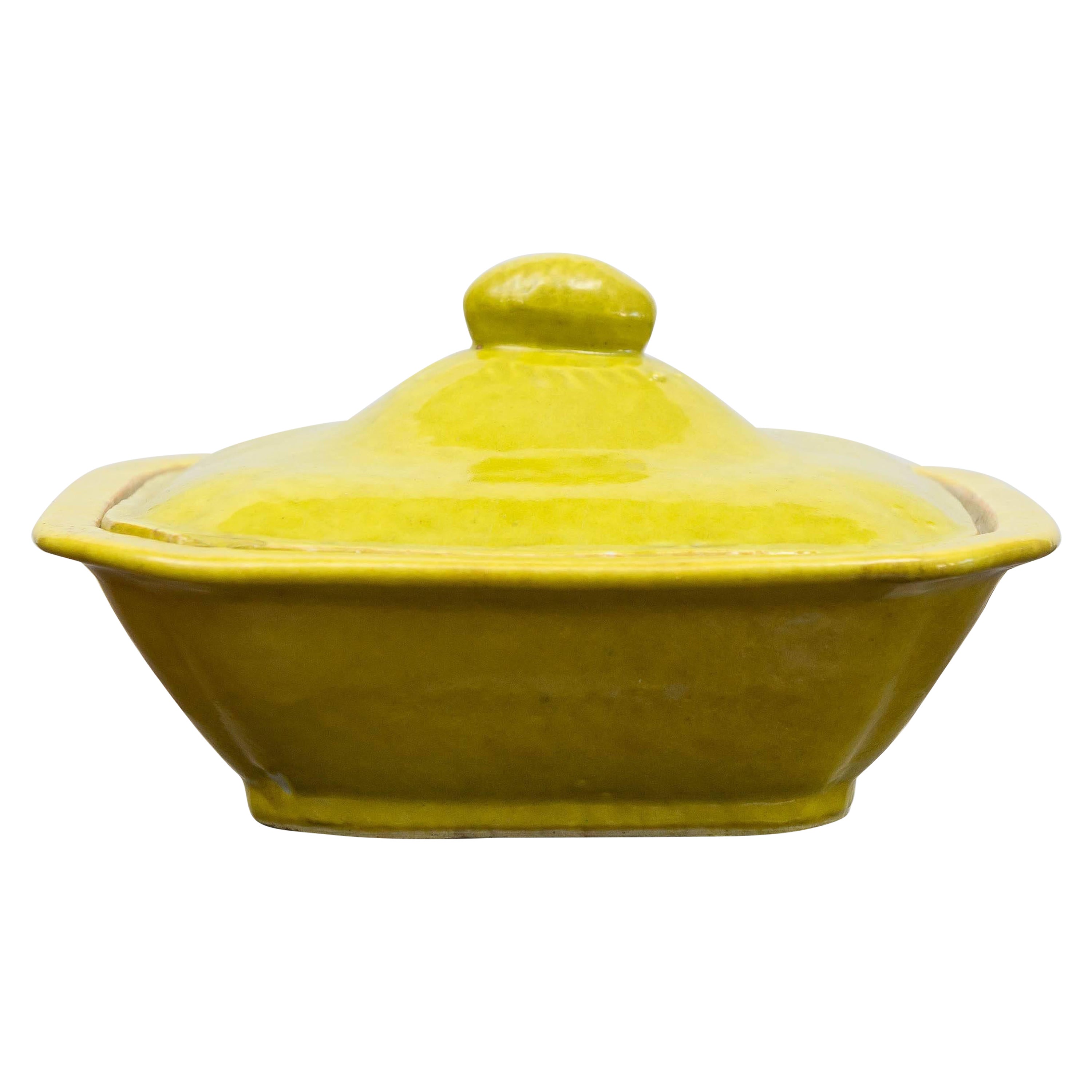 Plat couvert en porcelaine chinoise à glaçure verte Pistachio inhabituelle, vers 1920