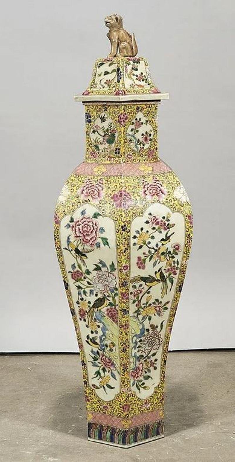 Hand-Painted Chinese Porcelain Covered Vase Ginger Jar