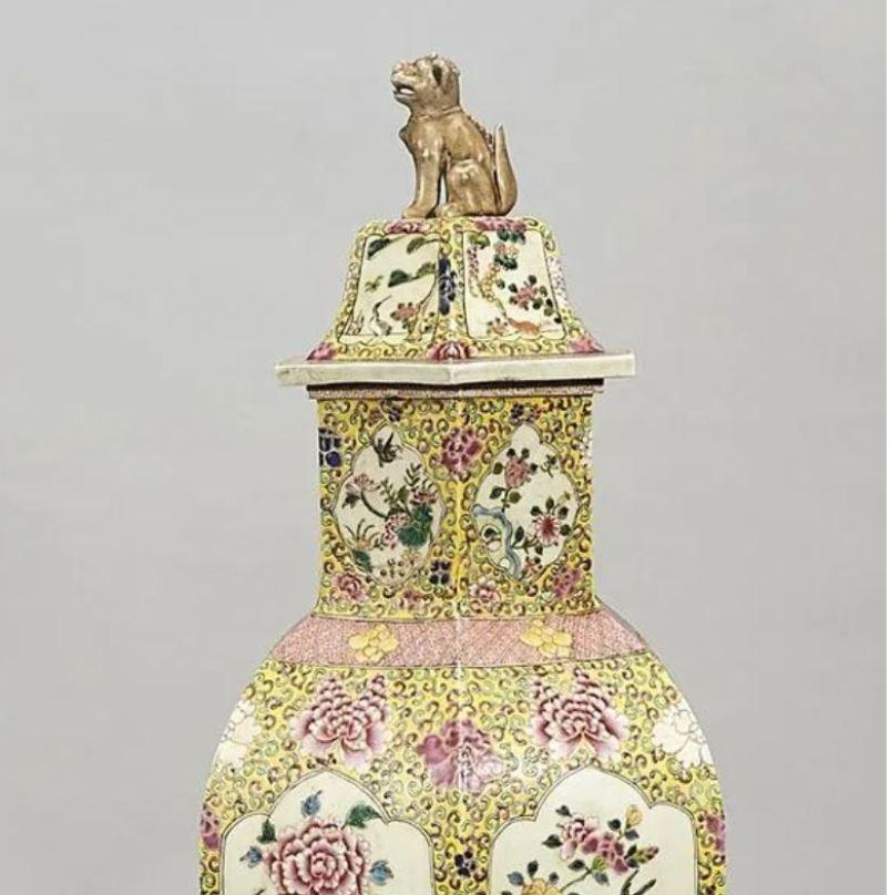 20th Century Chinese Porcelain Covered Vase Ginger Jar