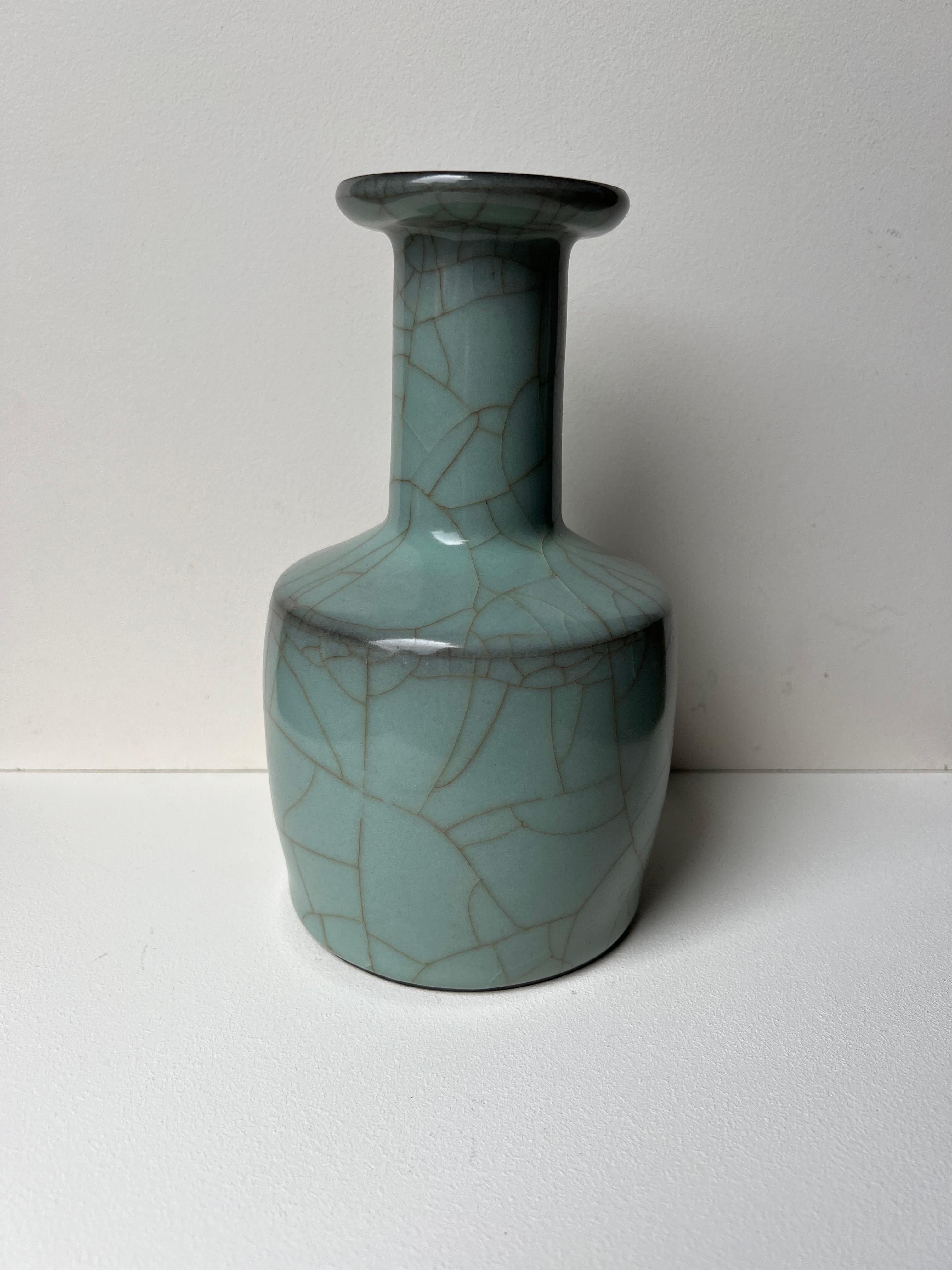 Chinese Porcelain Crackle-Glazed Vases For Sale 2