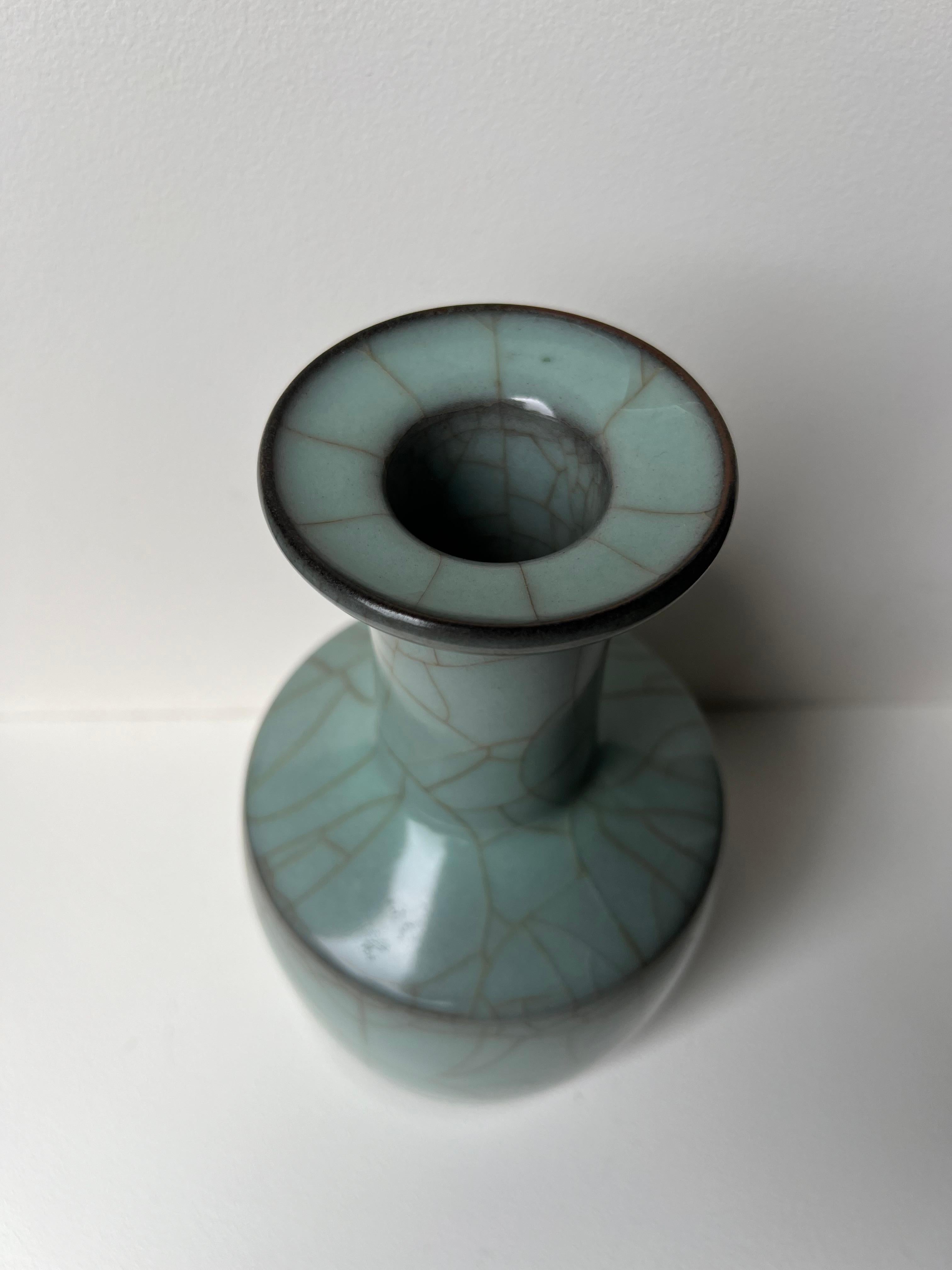 Chinese Porcelain Crackle-Glazed Vases For Sale 3