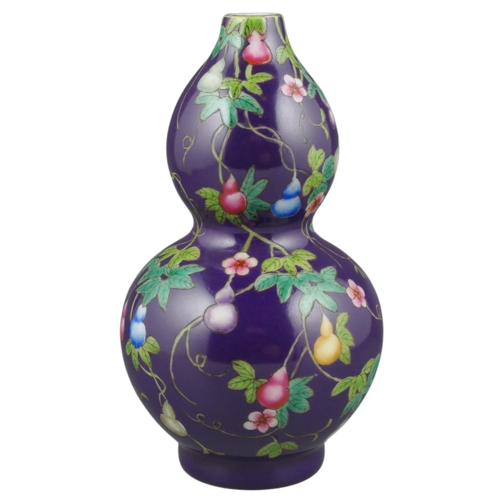 We are delighted to present this elegant Chinese porcelain vase, a splendid representation of the rich and diverse tradition of Chinese ceramic artistry. This piece, steeped in symbolism and crafted with meticulous attention to detail, stands as a