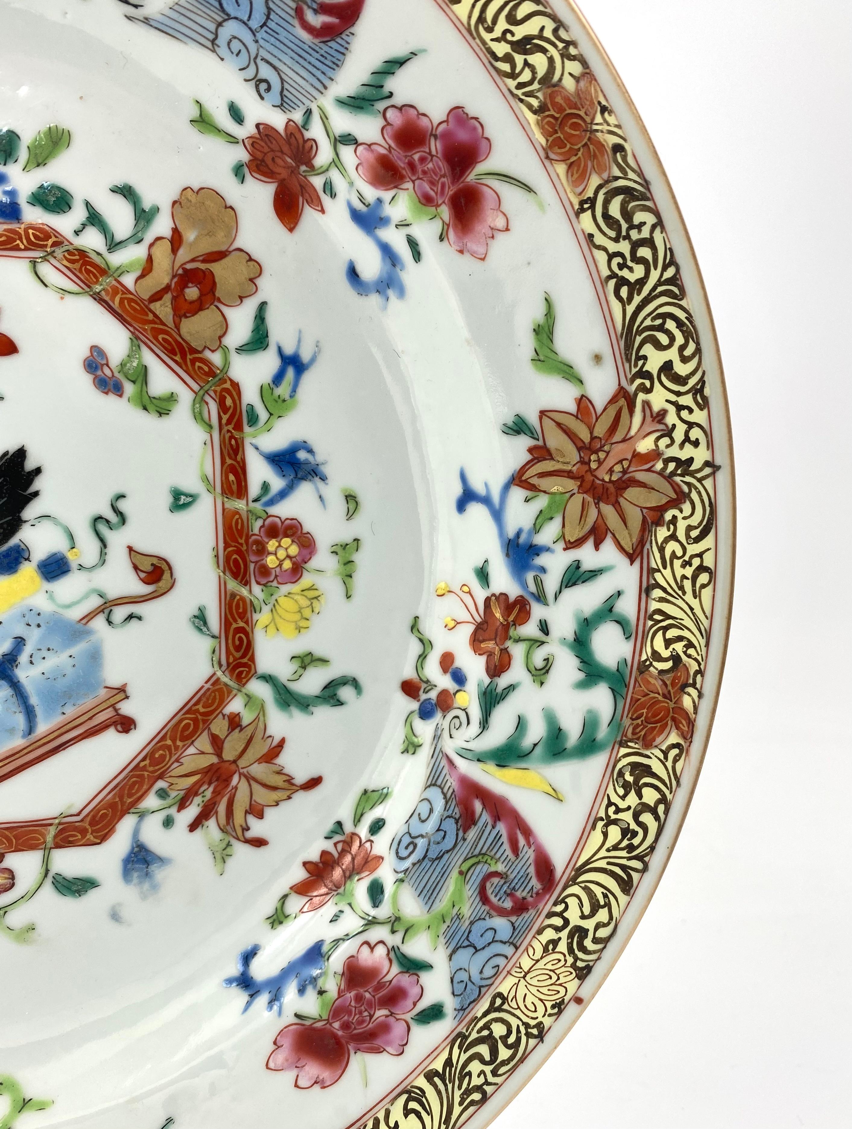 Chinese Porcelain Dish, Famille Rose, c. 1740, Qianlong Period In Excellent Condition For Sale In Gargrave, North Yorkshire