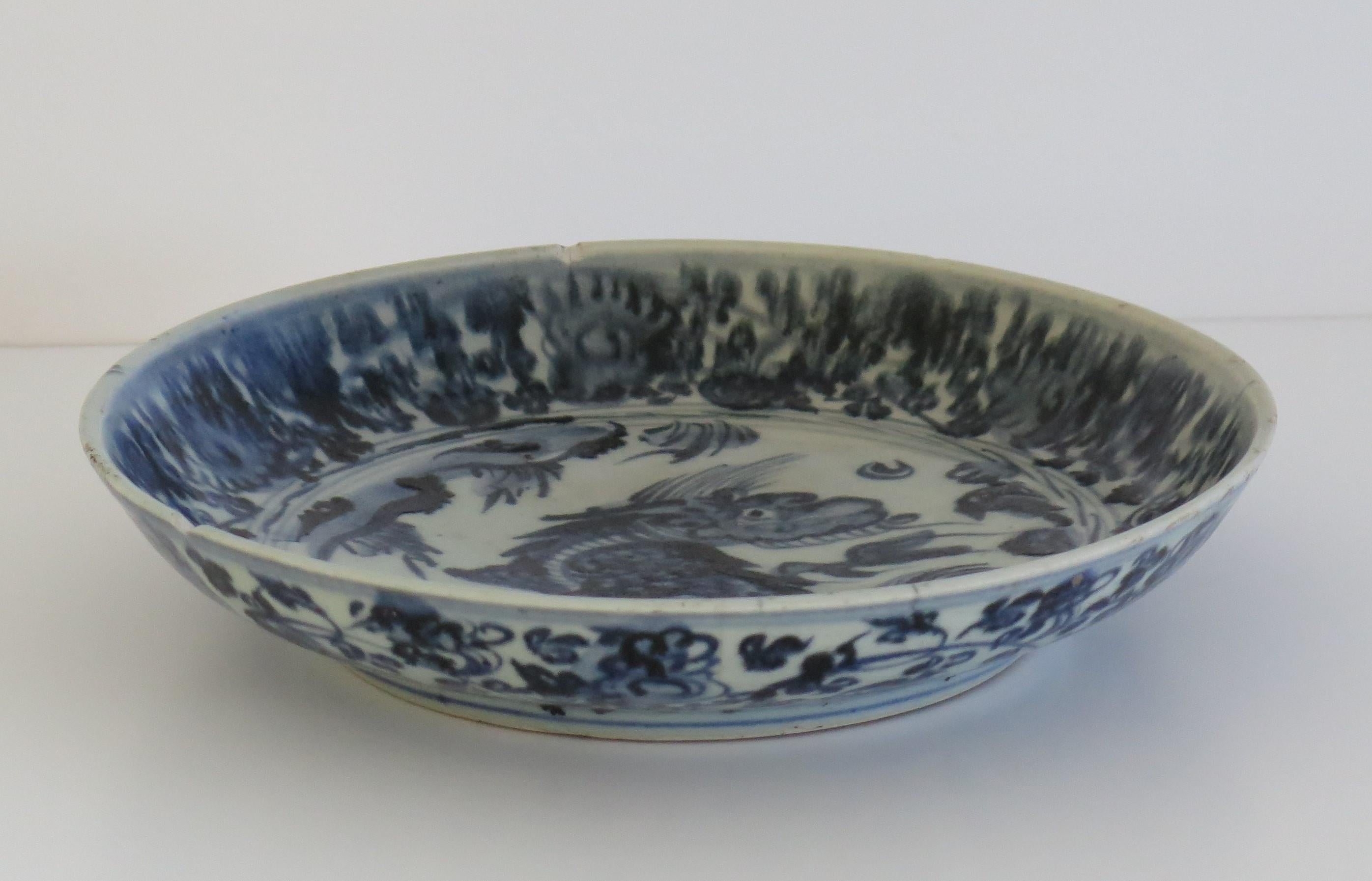 Chinese Porcelain Dish or Deep Plate Blue and White, Ming Wanli circa 1600 In Good Condition In Lincoln, Lincolnshire