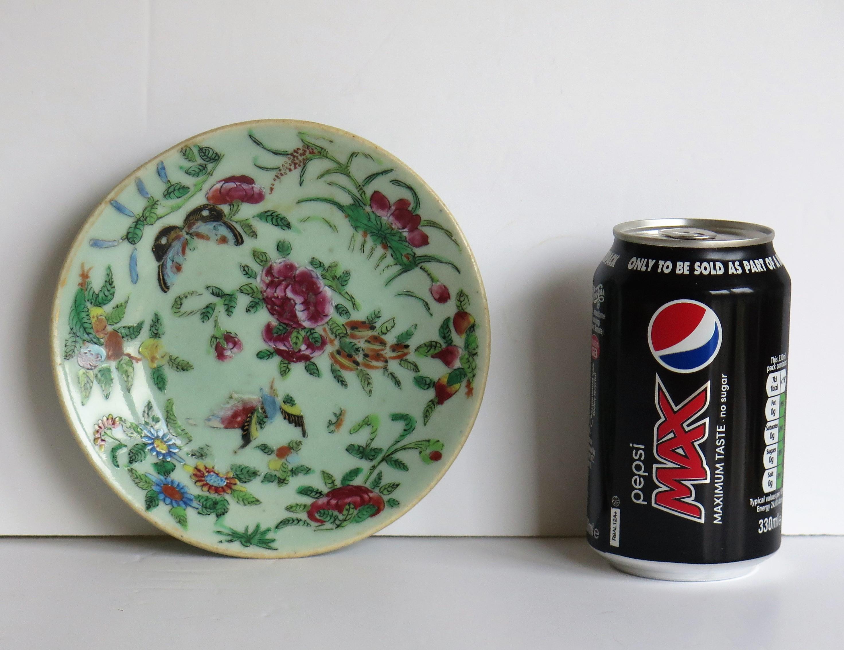 Plat ou assiette en porcelaine chinoise à glaçure céladon peint à la main:: Qing:: vers 1820 11
