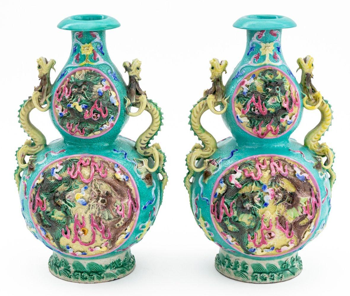 Cinese Chinese Porcelain Double Gourd Vases, Pair in vendita