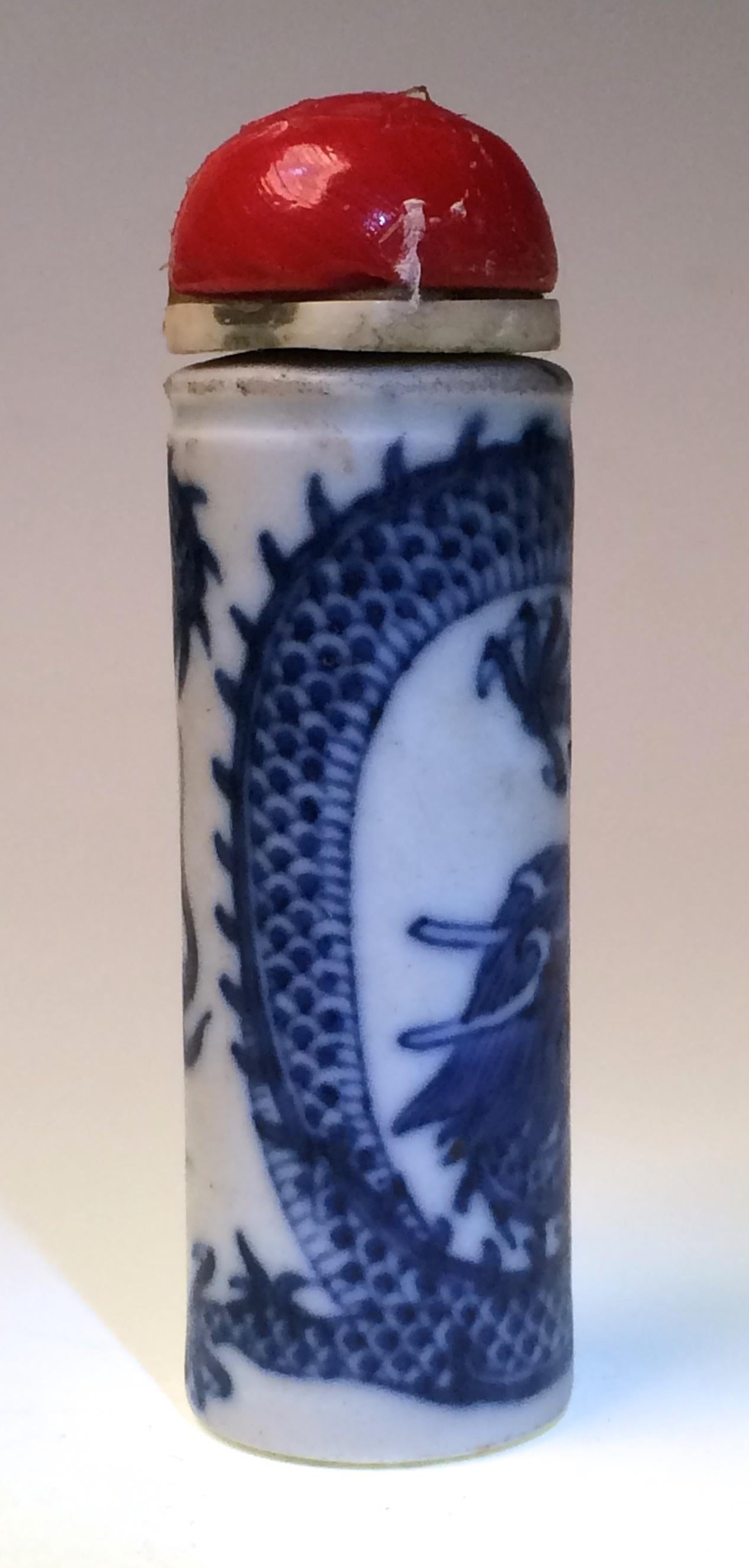 Chinese Porcelain Dragon Pillar Snuff Bottle, 19th Century In Good Condition For Sale In New York, NY