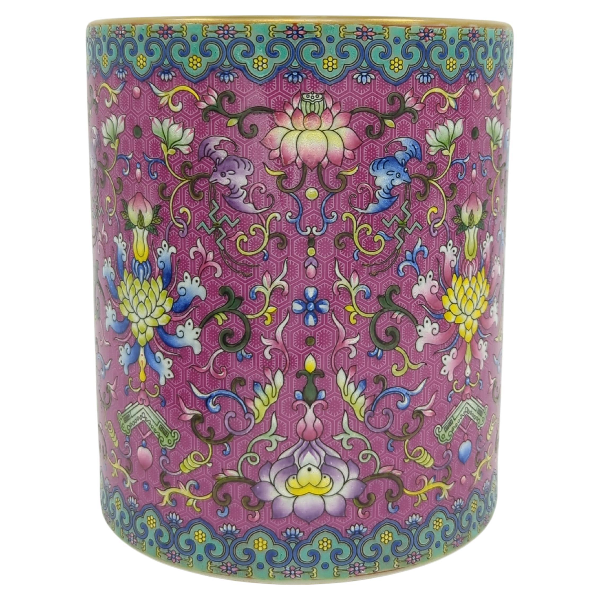 This exceptional bitong brush pot is a masterwork in Chinese decorative art, dating back to the late 20th century. The piece is enveloped in an imperial purple ground, accentuated by sgraffito hexagonal seeded cell pattern that adds both texture and
