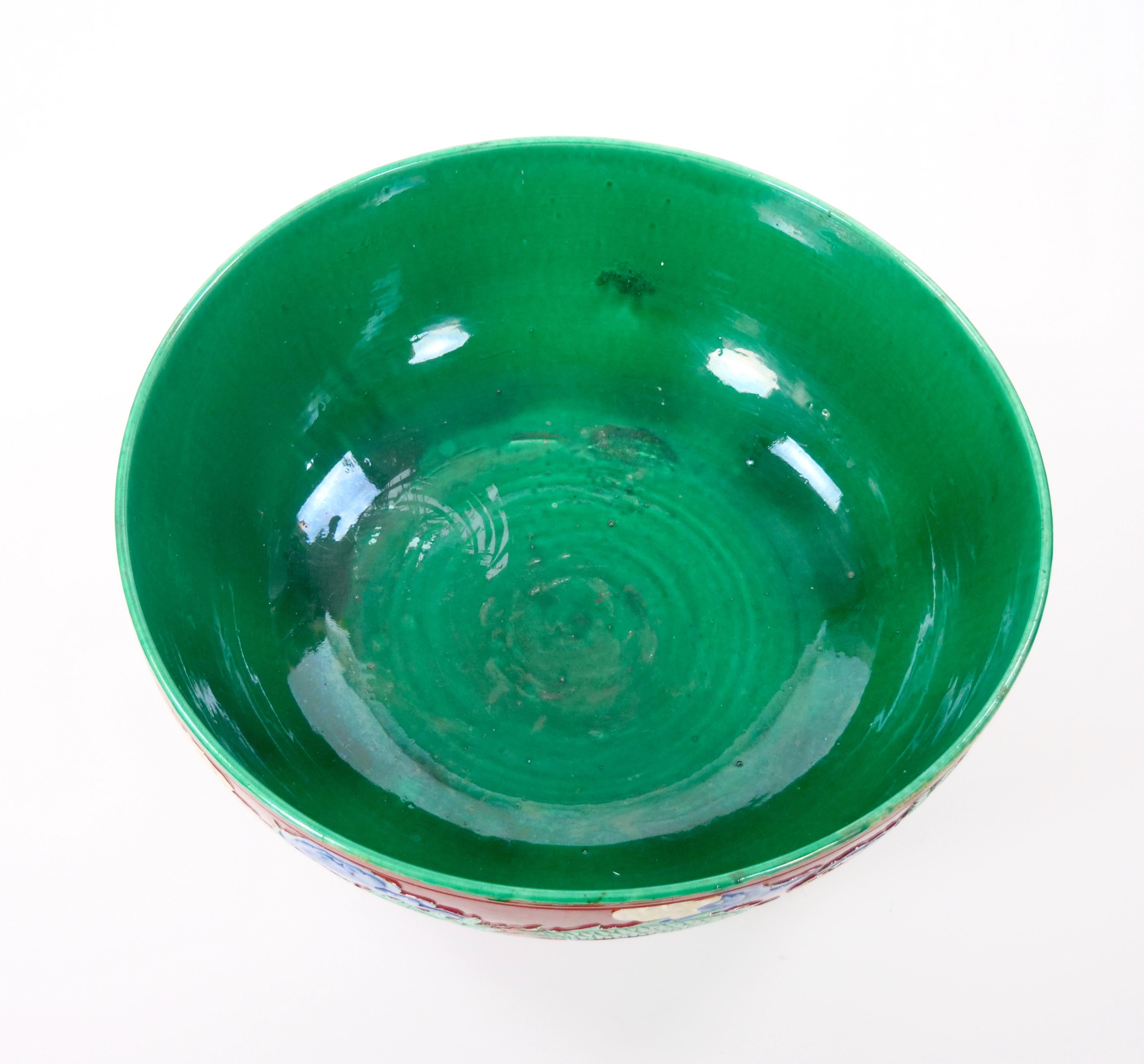 Grand bol de centre de table en porcelaine chinoise Famille Verte Bon état - En vente à Tarry Town, NY