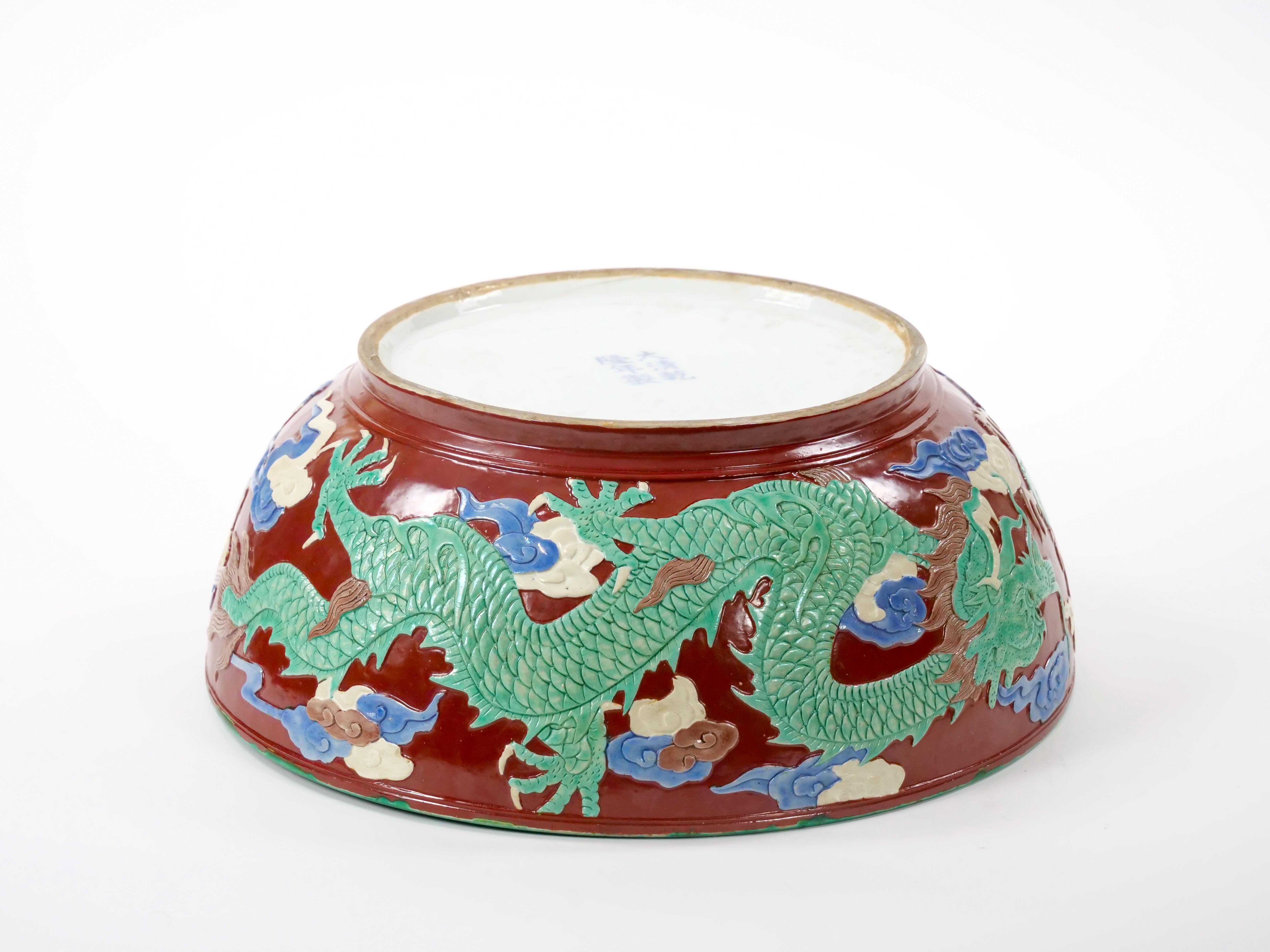 Grand bol de centre de table en porcelaine chinoise Famille Verte en vente 1