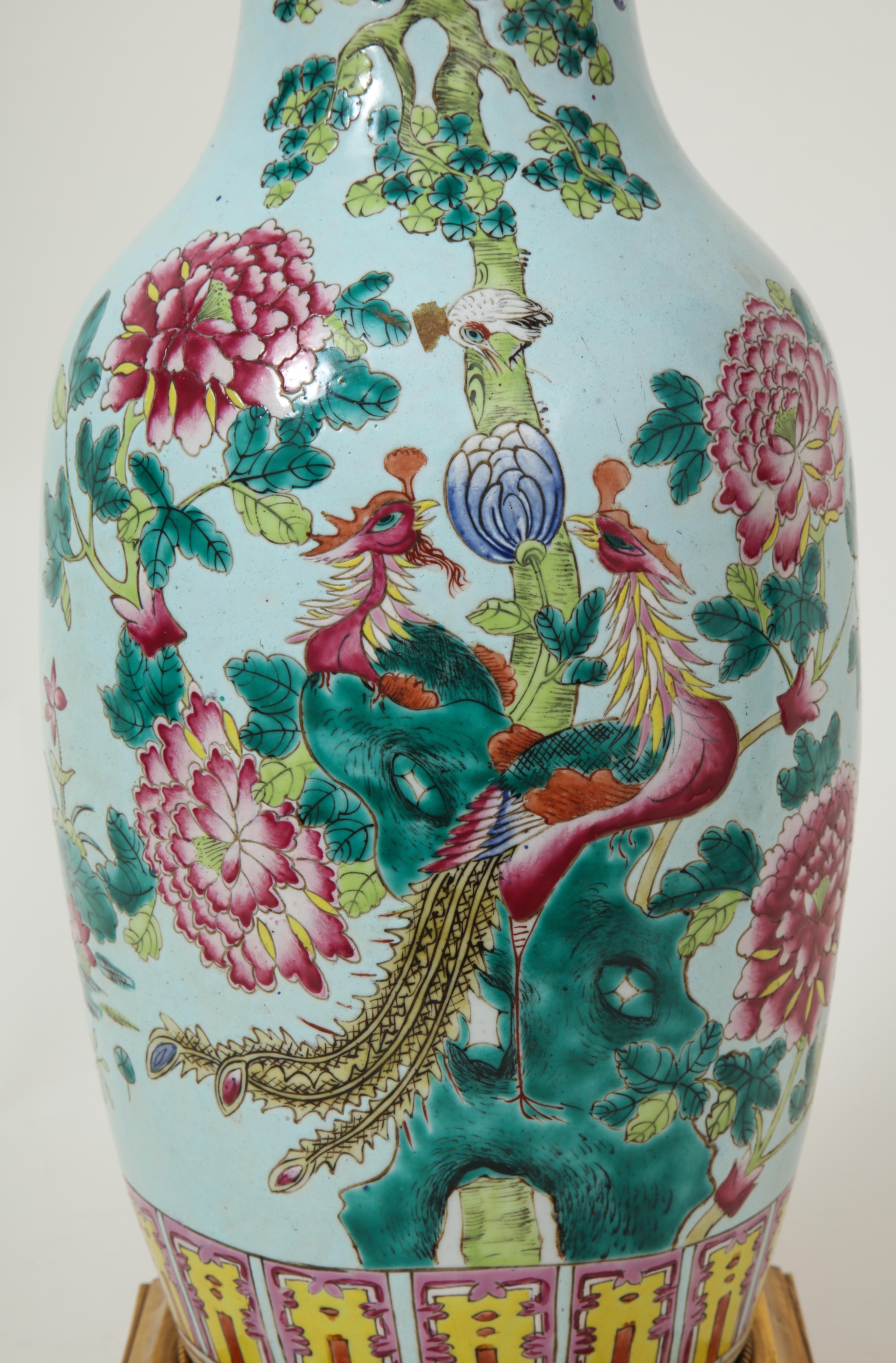 Chinesische Famille Verte-Vase aus Porzellan, montiert als Lampe (19. Jahrhundert)