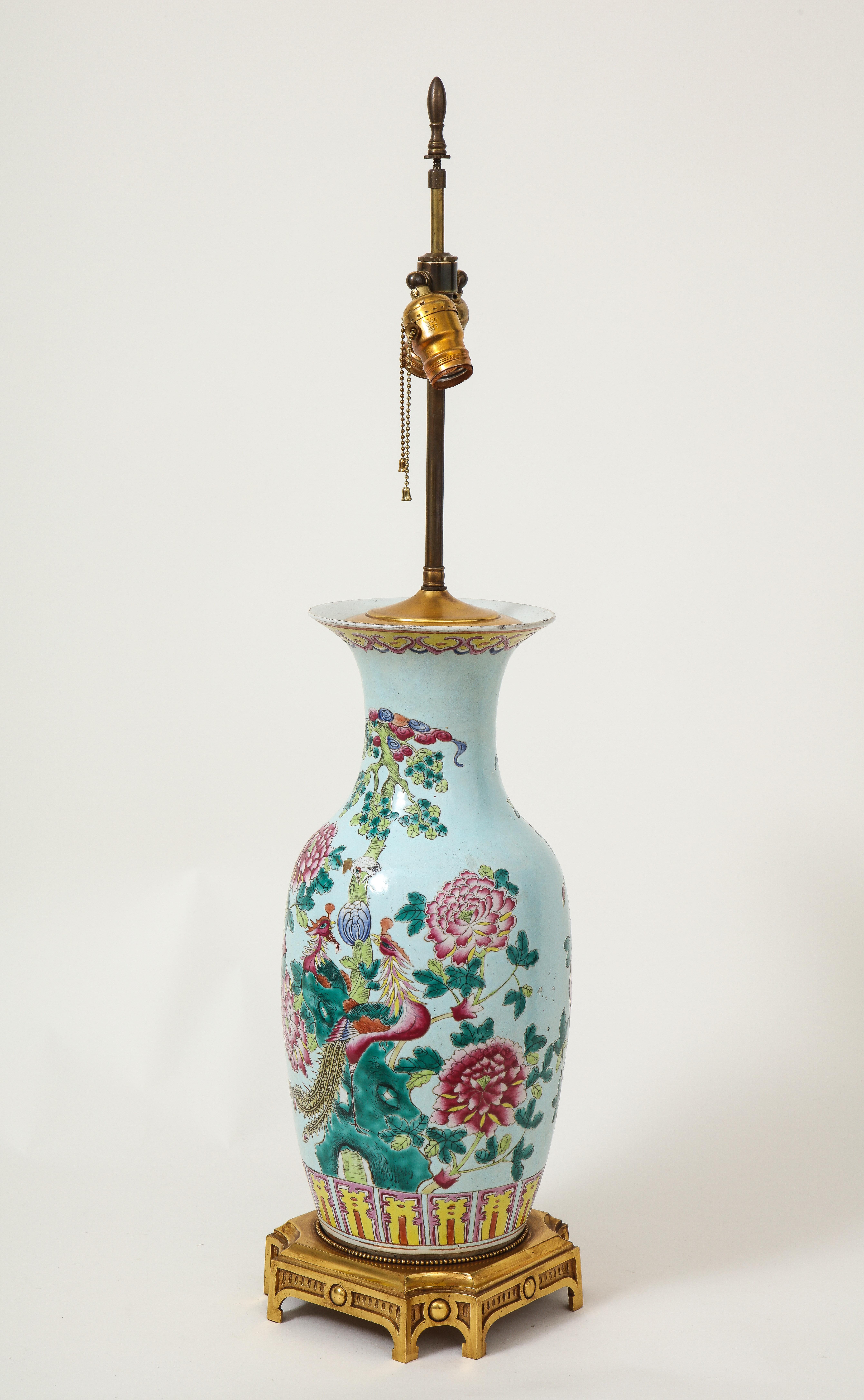 Chinesische Famille Verte-Vase aus Porzellan, montiert als Lampe 3