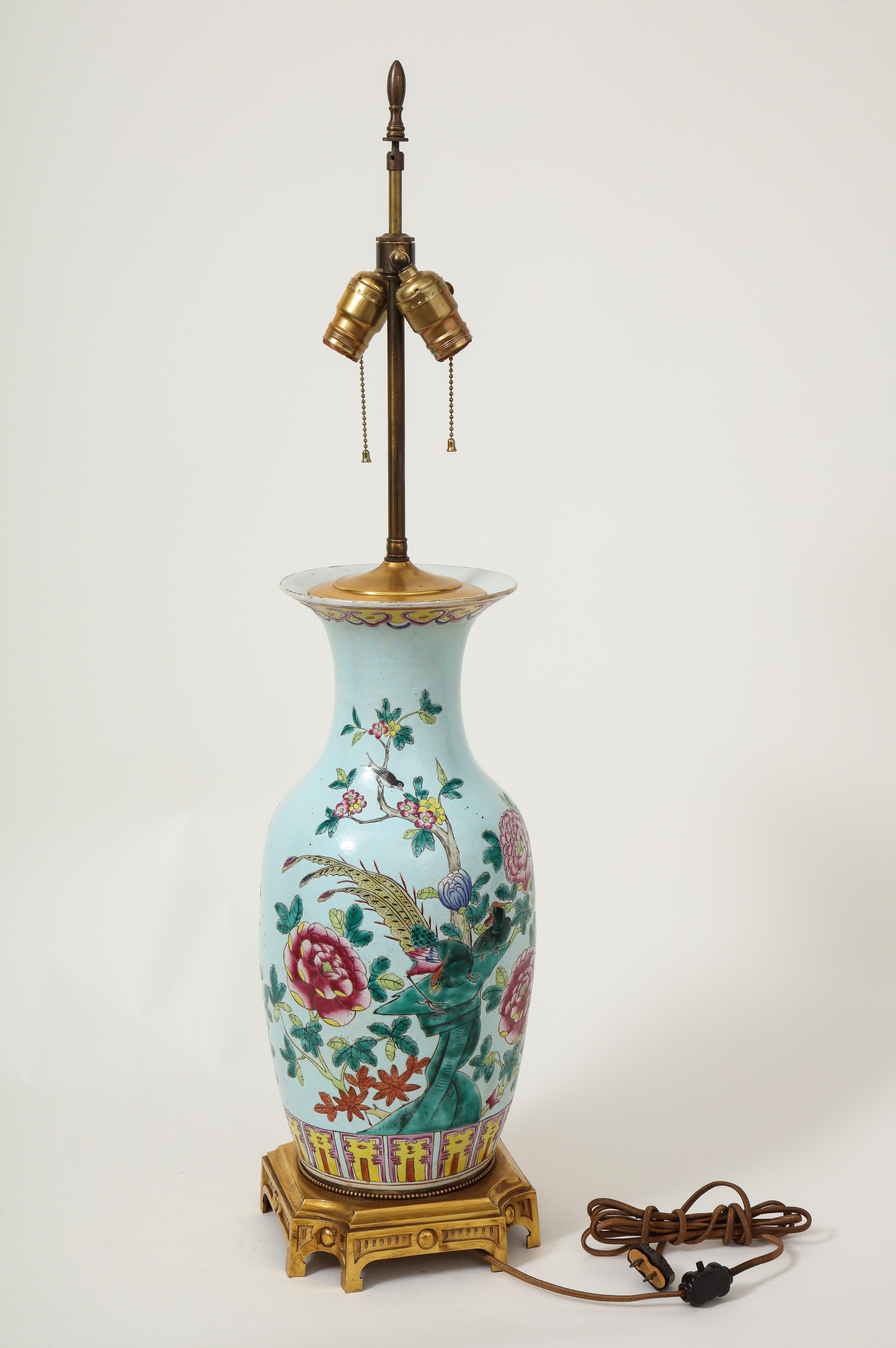Chinesische Famille Verte-Vase aus Porzellan, montiert als Lampe 5