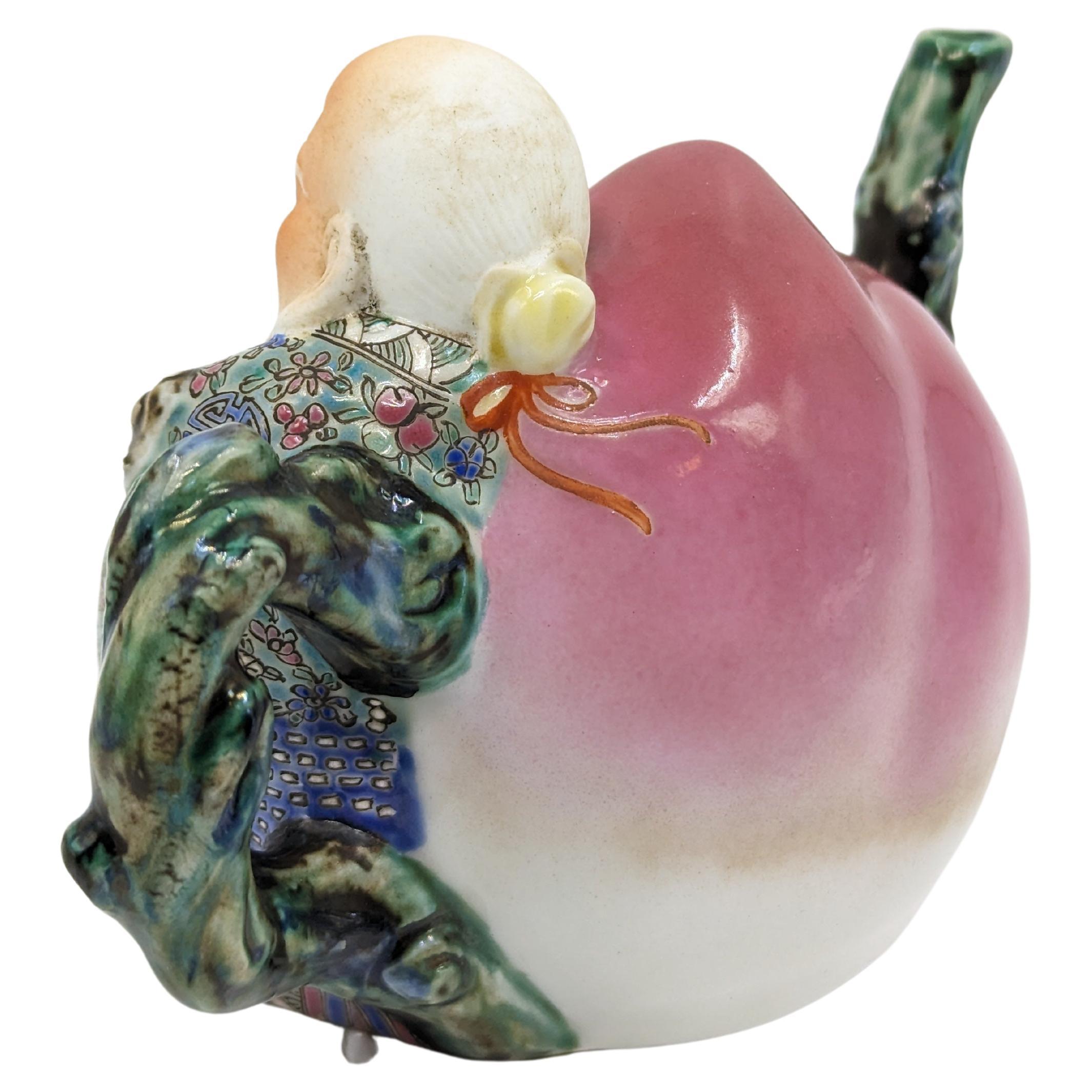 Qing Aiguière en porcelaine chinoise Famille Rose Fencai Peach Sage Fu Jian Hui Guan Marque 20c en vente