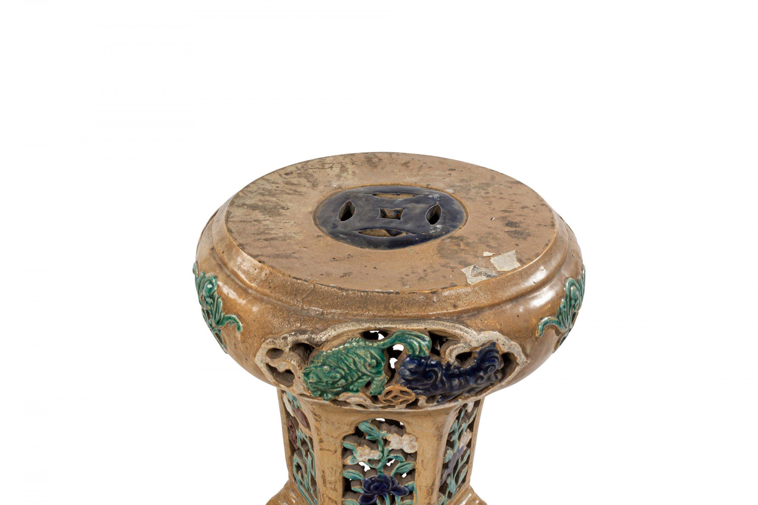 Chinese Porcelain Filigree Garden Seat In Good Condition For Sale In New York, NY