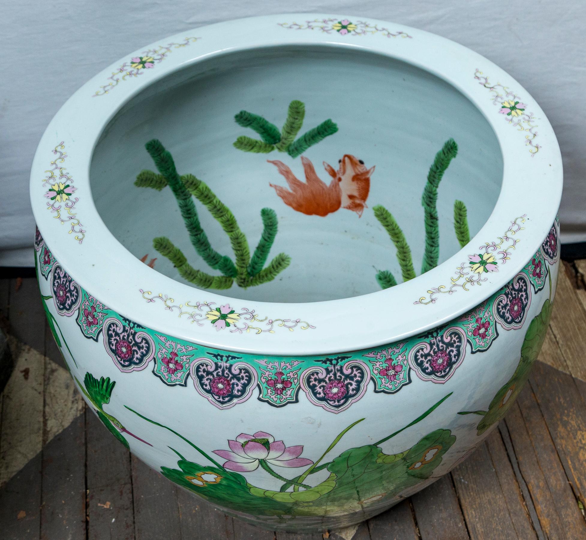 Porcelaine chinoise « Fish Bowl » ( bol à fruits) en vente 3