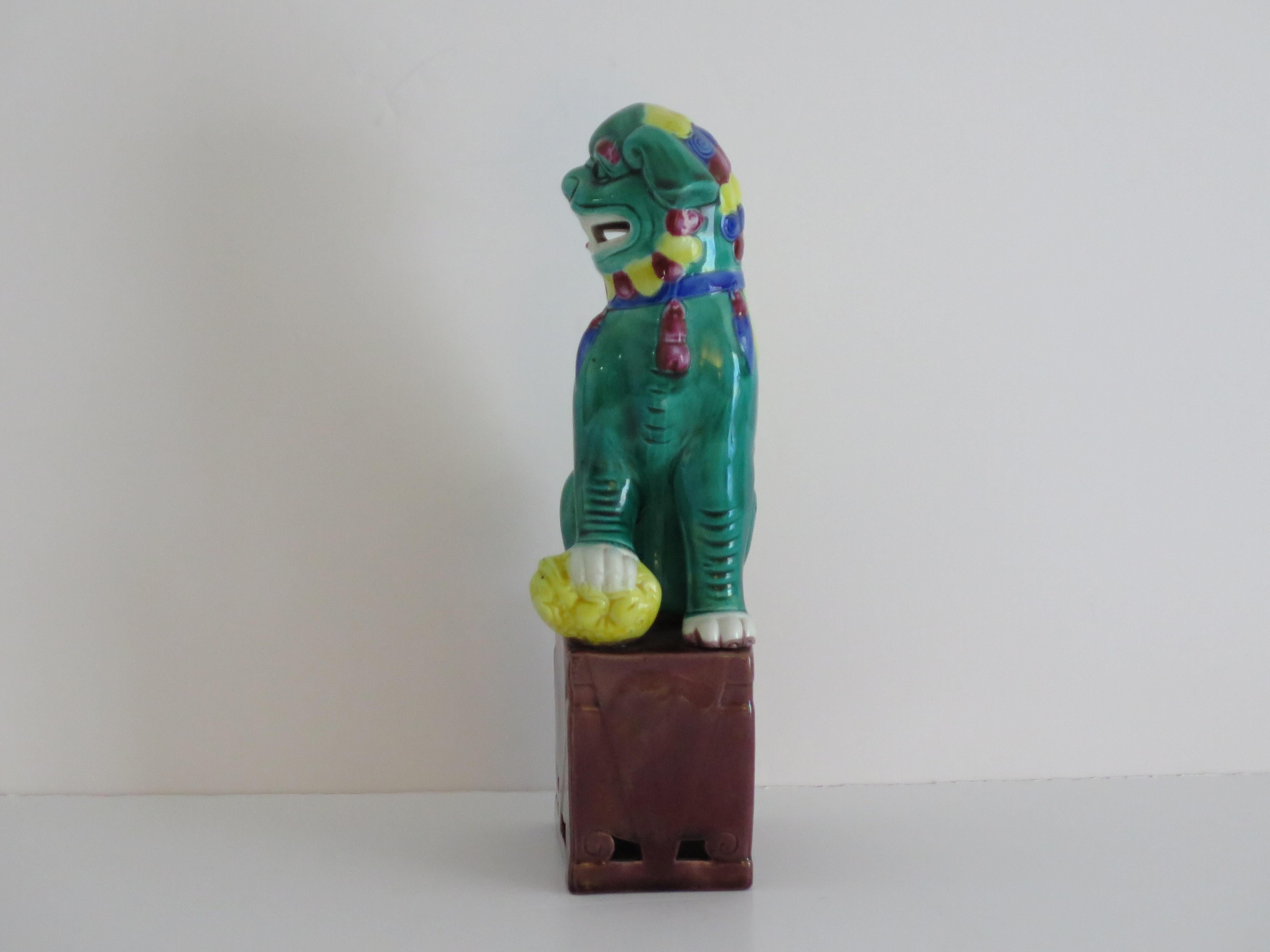 Chinesisches Porzellan Foo Dog Hand emailliert Polychrom, um 1920 im Angebot 2