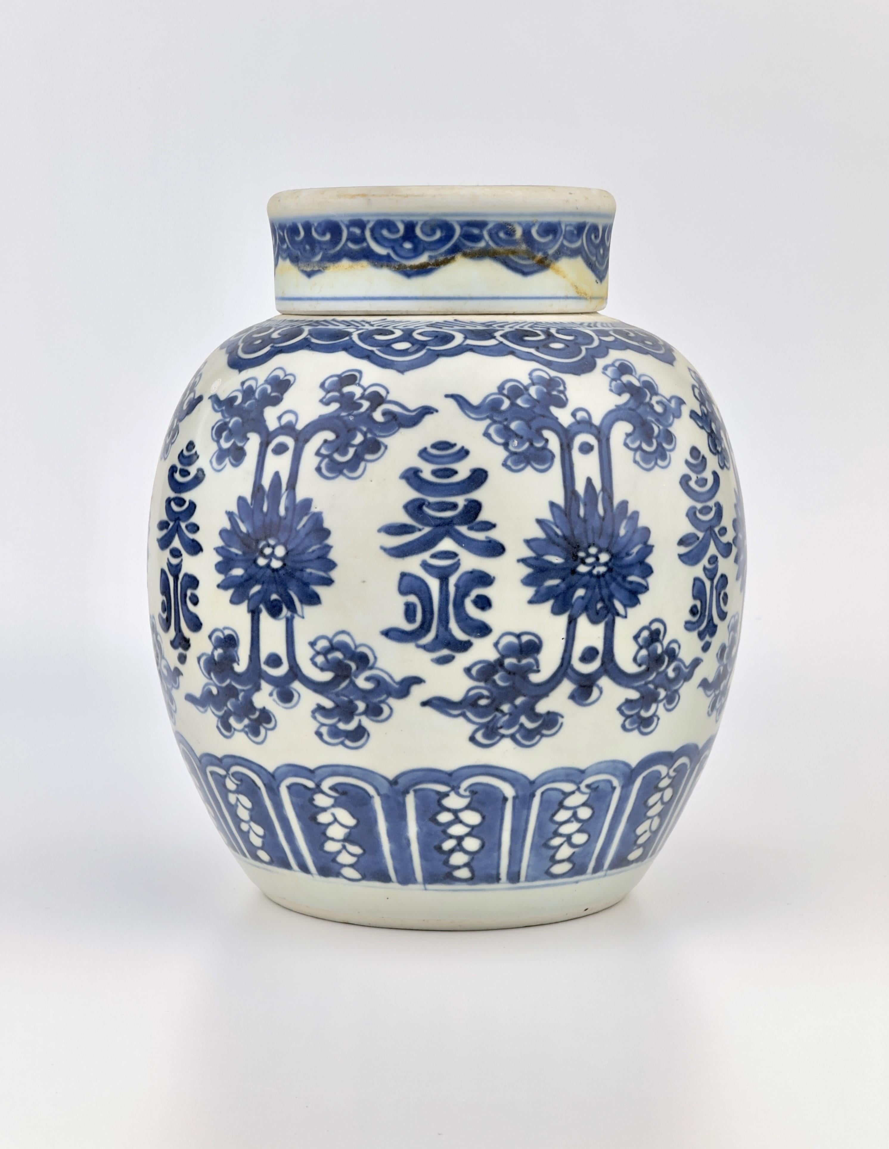 Chinese Export Chinese Porcelain Ginger Jar, Qing Dynasty Yongzheng Period For Sale