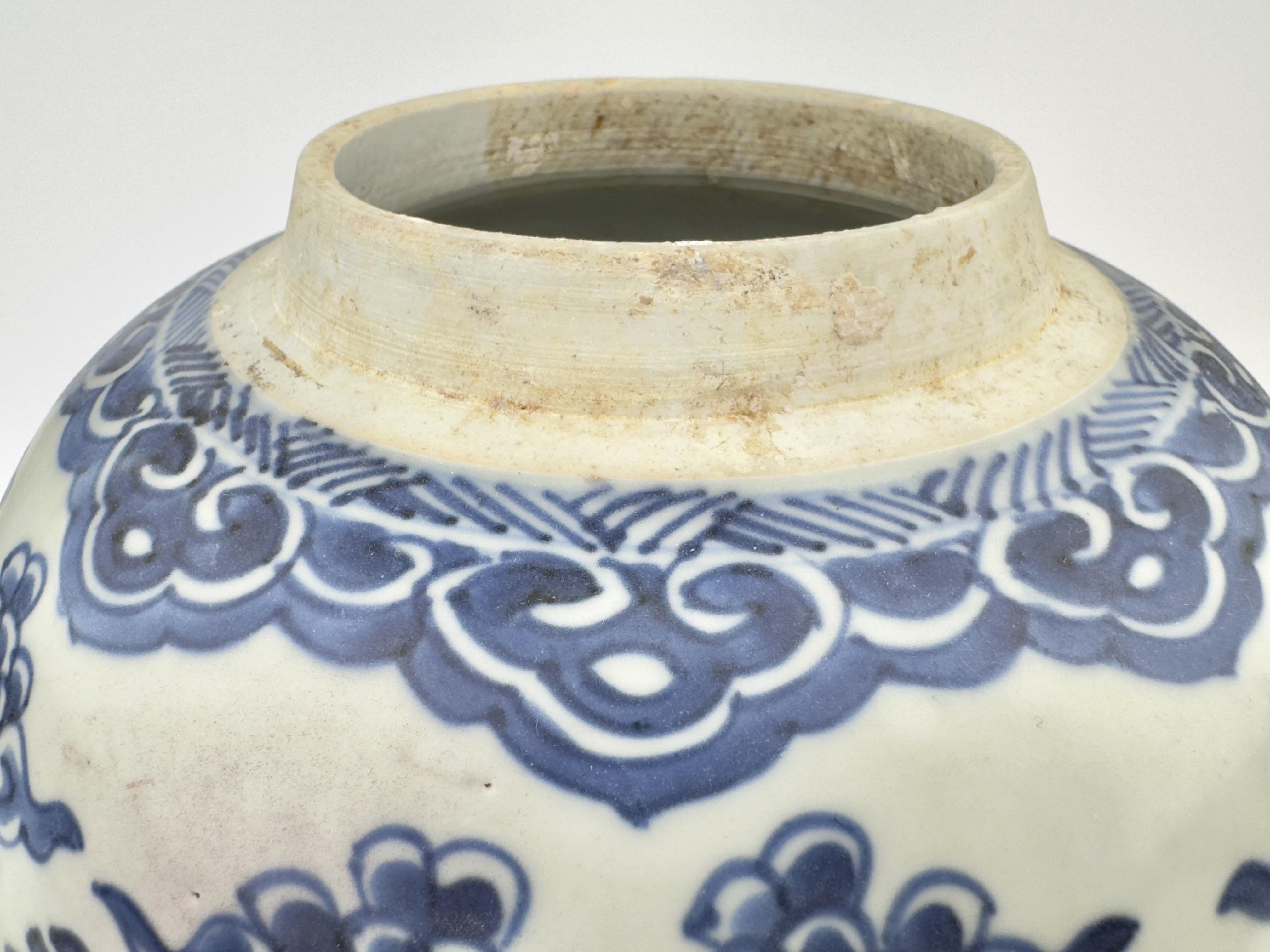 Early 18th Century Chinese Porcelain Ginger Jar, Qing Dynasty Yongzheng Period For Sale