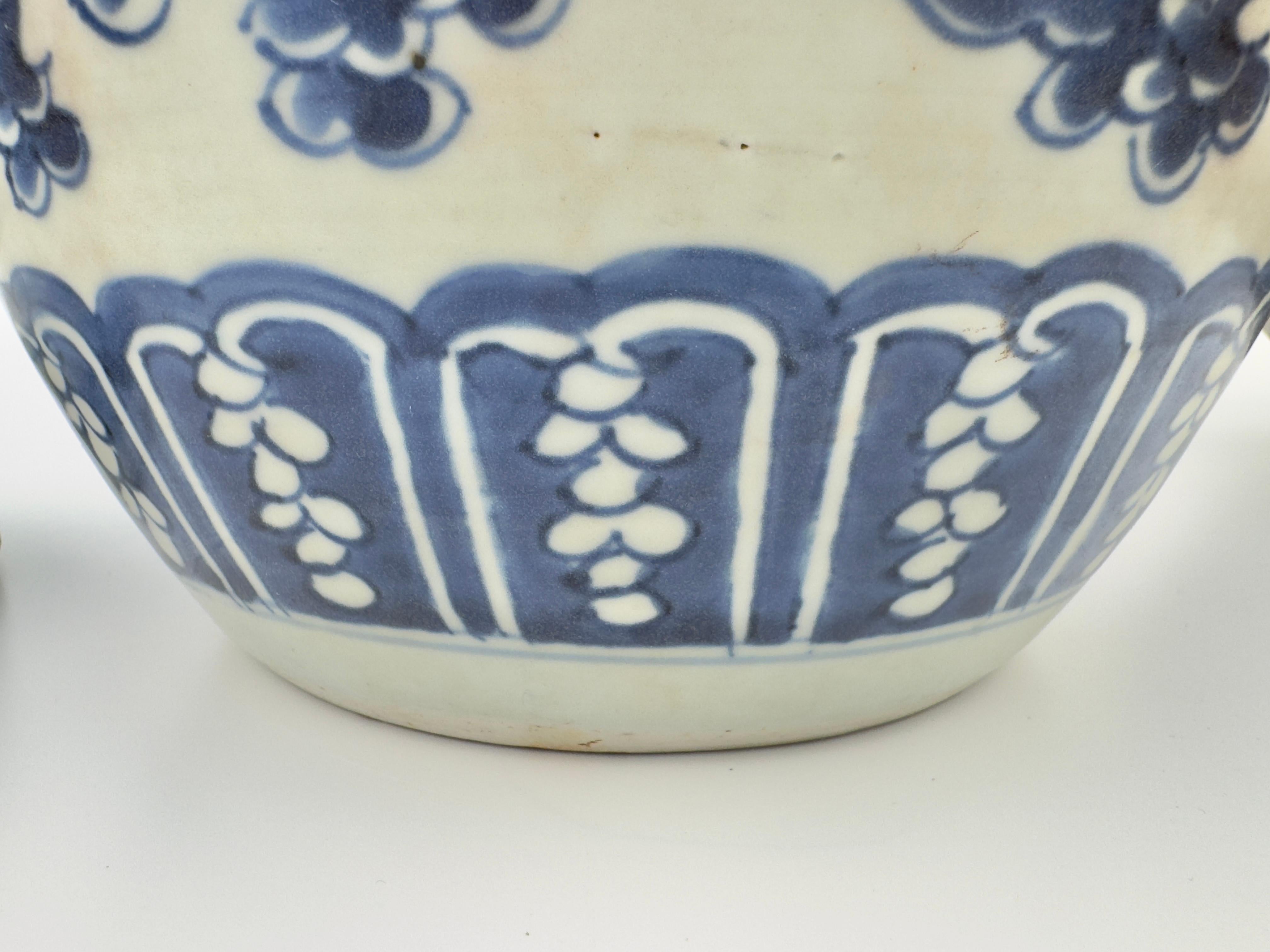 Chinese Porcelain Ginger Jar, Qing Dynasty Yongzheng Period For Sale 2