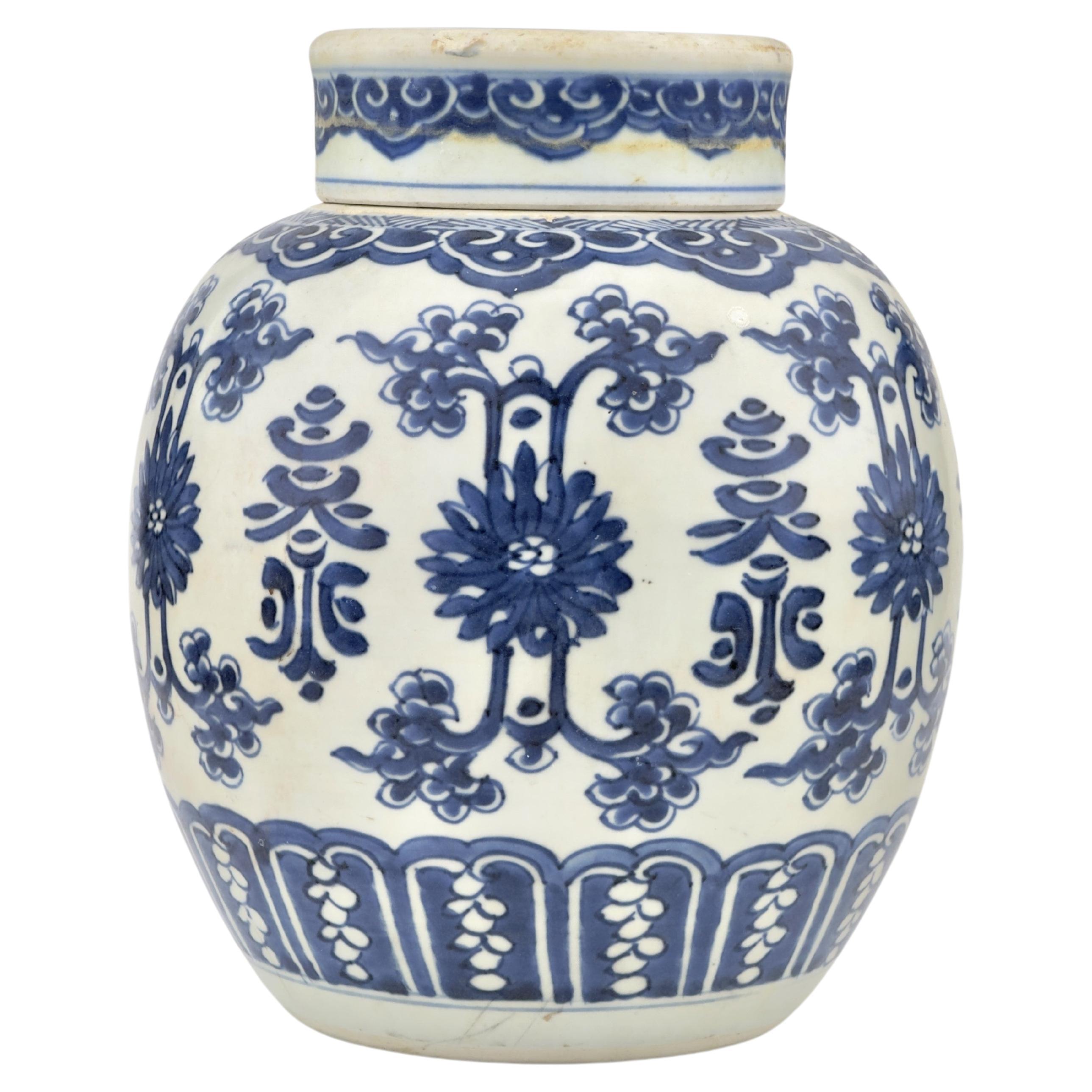 Chinese Porcelain Ginger Jar, Qing Dynasty Yongzheng Period For Sale