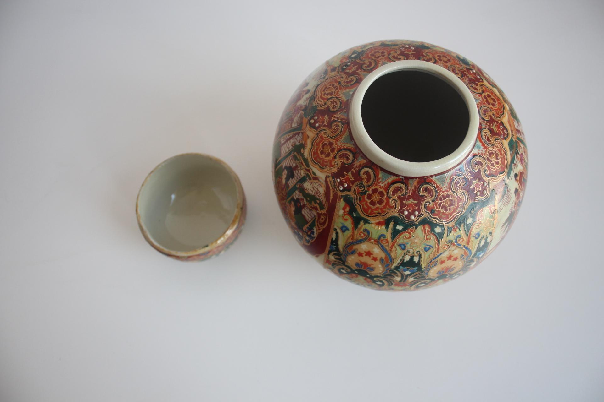 Jarra de jengibre de porcelana china, Satsuma, años 70. Porcelana en venta