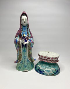 Chinese porcelain Guanyin, famille rose enamel. c. 1830. Qing Dynasty.