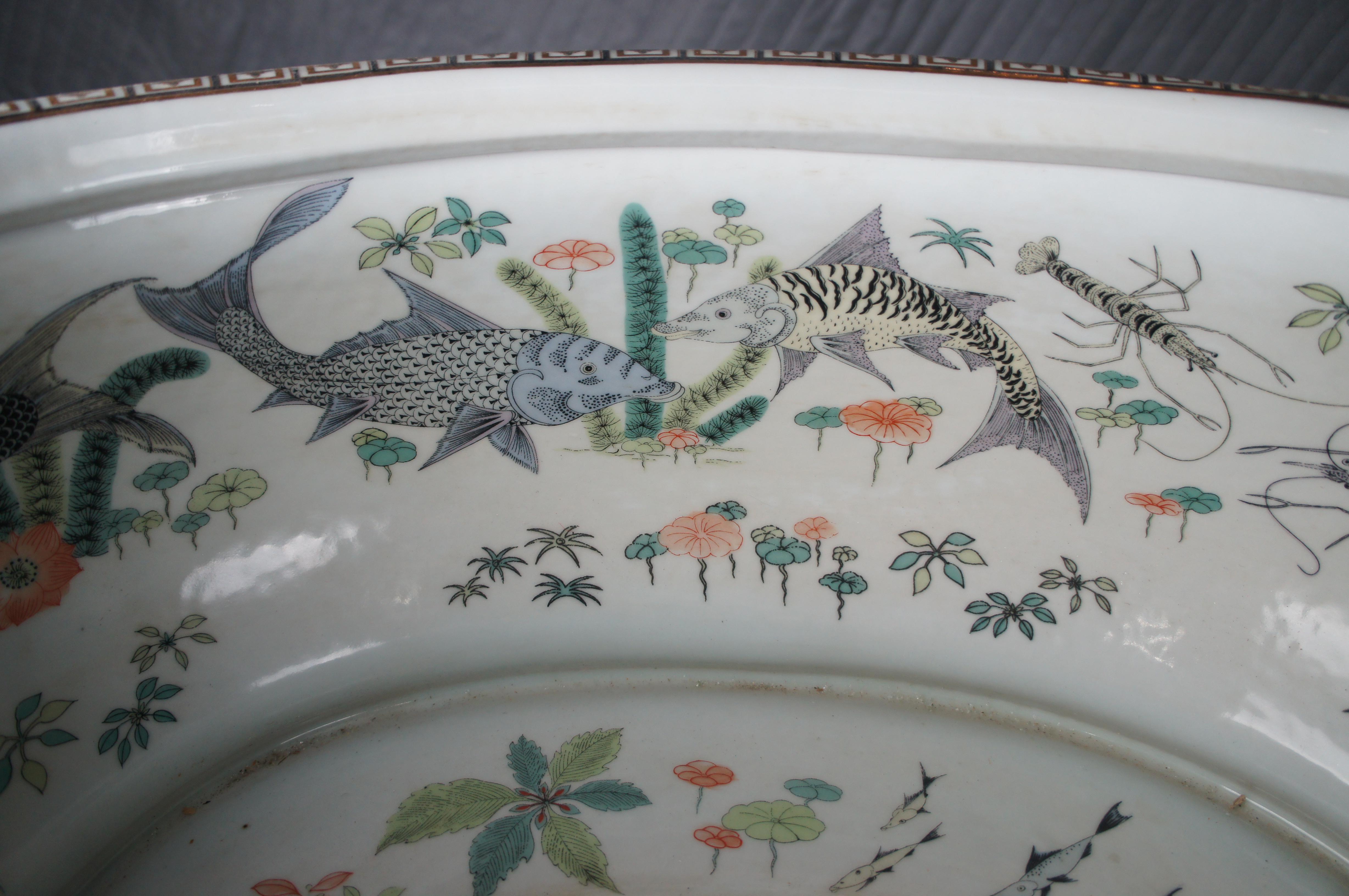 Jardinière Jardinière Cache Pot en porcelaine de Chine peinte à la main en forme de poisson singe en vente 4