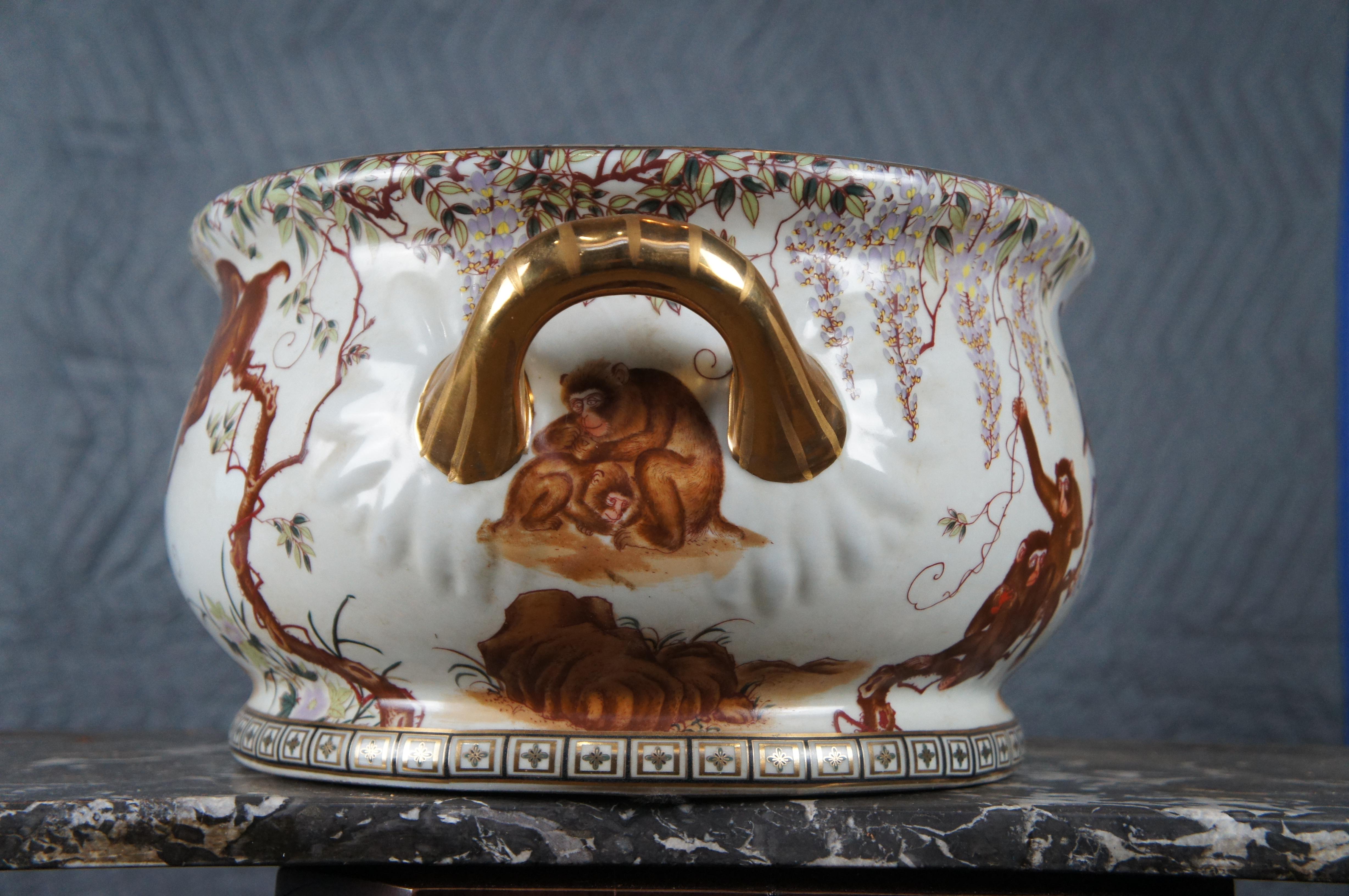 Jardinière Jardinière Cache Pot en porcelaine de Chine peinte à la main en forme de poisson singe en vente 6