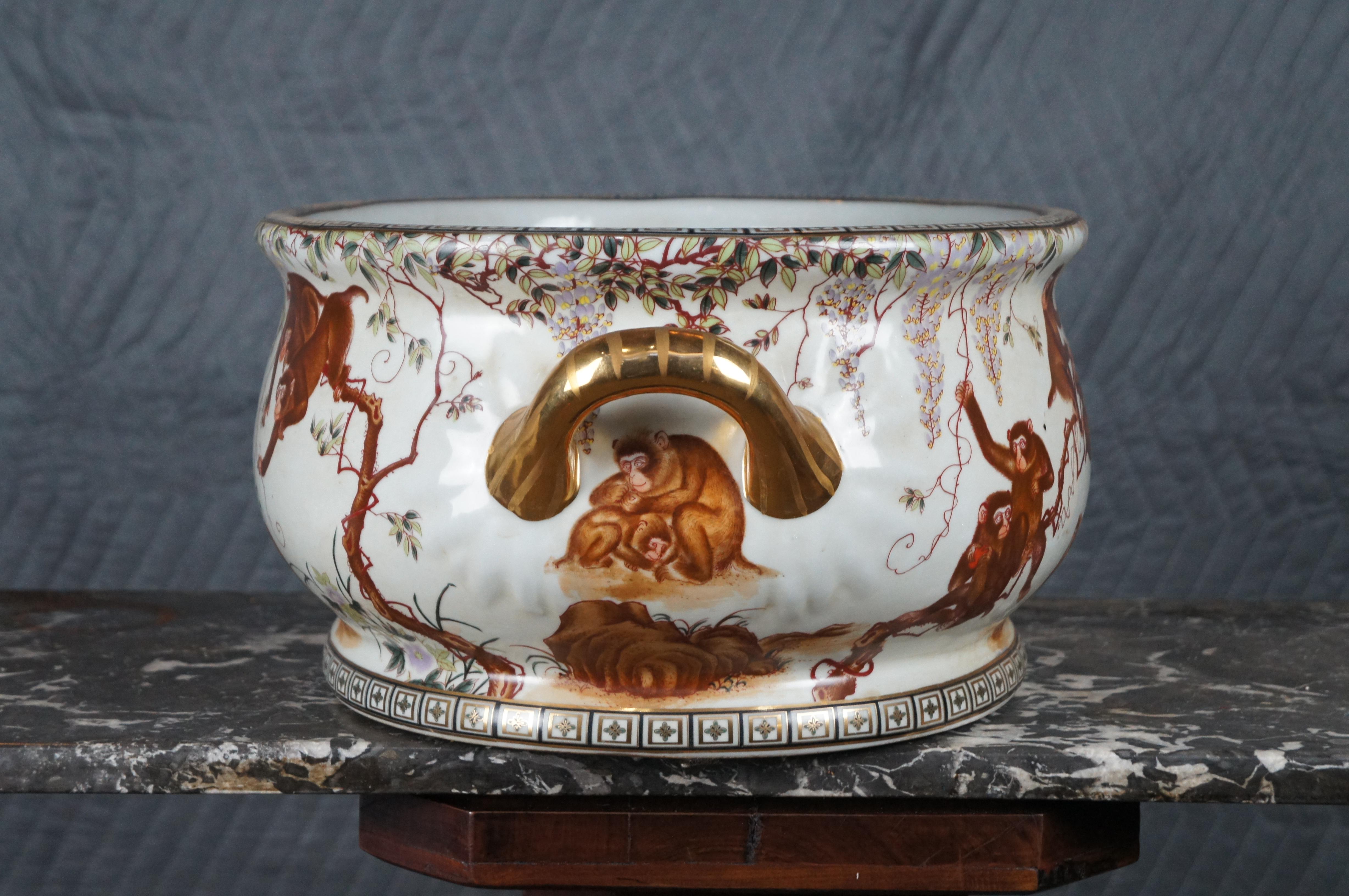 Chinese Porcelain Hand Painted Monkey Fish Footbath Planter Jardinière Cache Pot In Good Condition For Sale In Dayton, OH