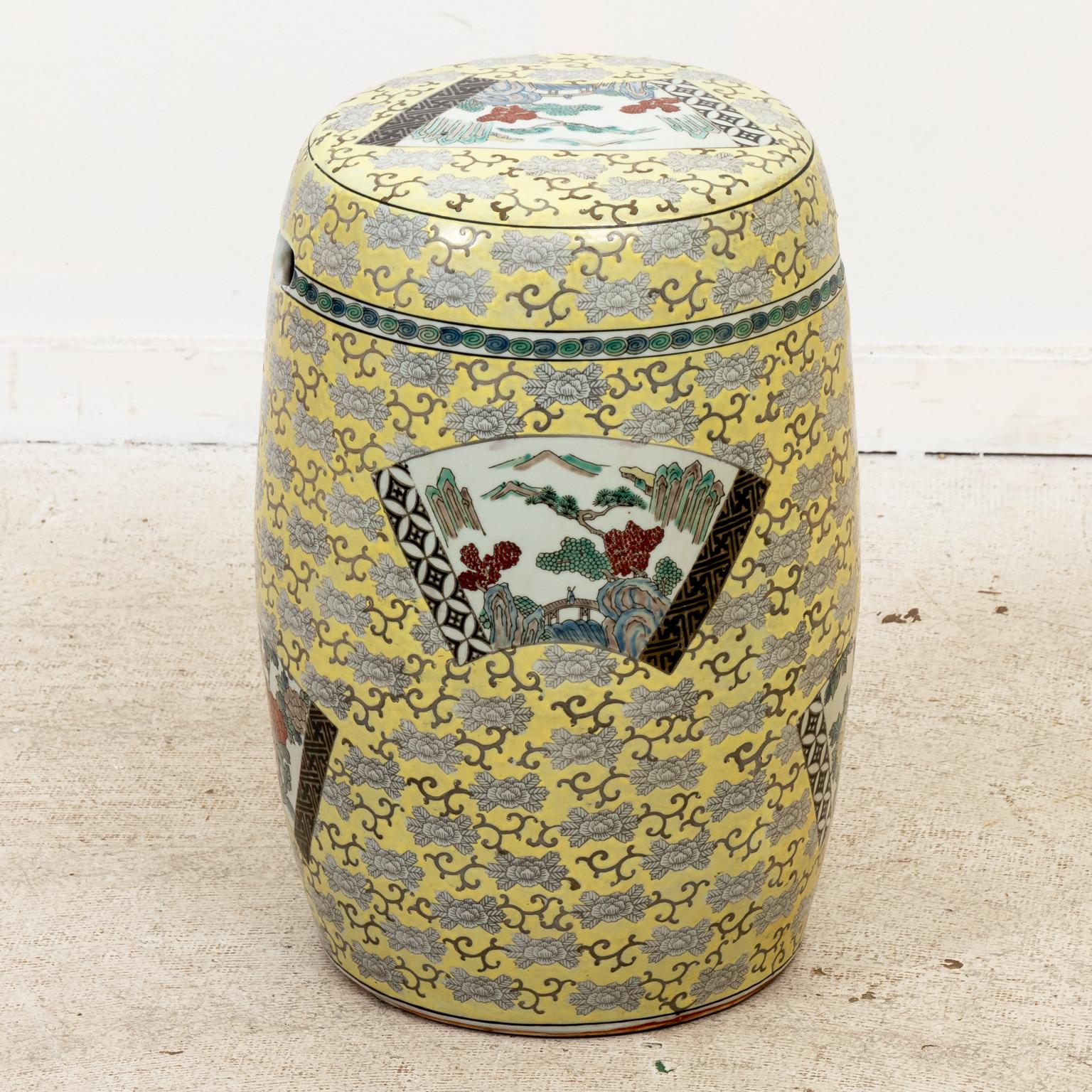 Chinese Porcelain Imari Garden Stool on Yellow Ground In Good Condition For Sale In Stamford, CT