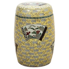 Sgabello da giardino Imari Porcelain cinese su fondo giallo