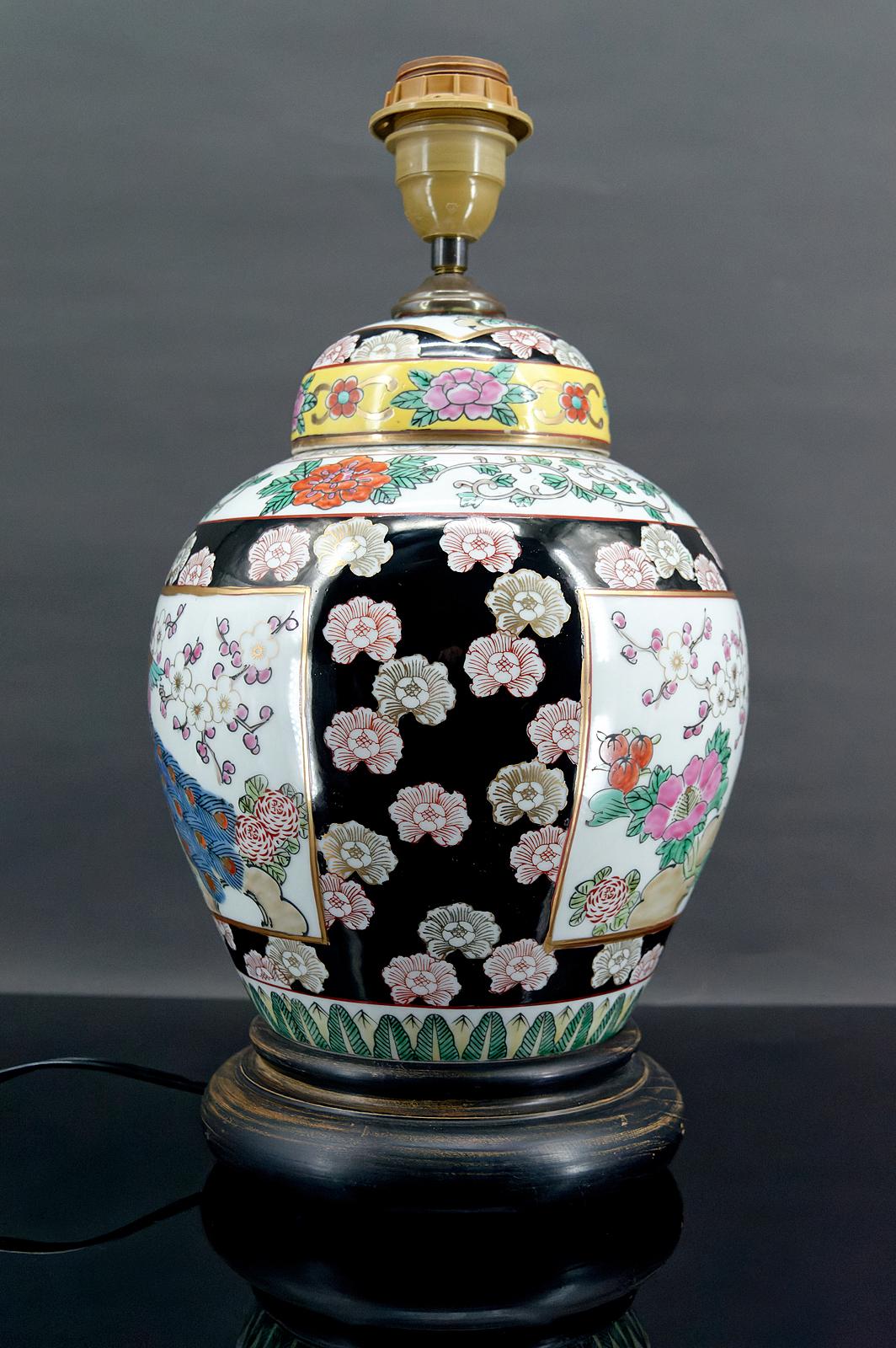 Chinese Export Chinese porcelain lamp decorated with flowers and peacocks, China, Early 20th For Sale
