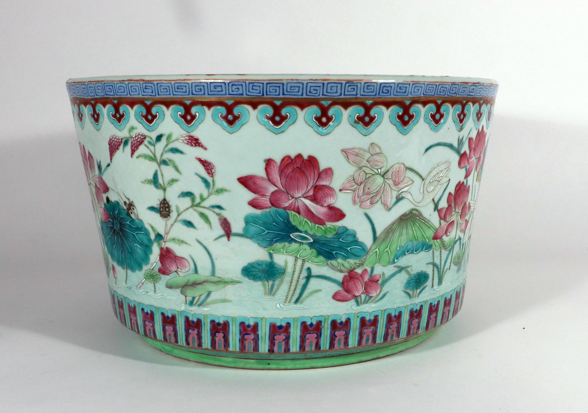 Chinese Porcelain Large Jardiniere In Good Condition In Downingtown, PA