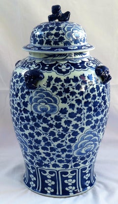 Chinese Porcelain Large Lidded Vase or Jar Blue and White , 19th Century Qing