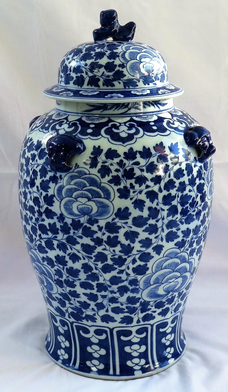 Chinese Porcelain Large Lidded Vase or Jar Blue and White , 19th