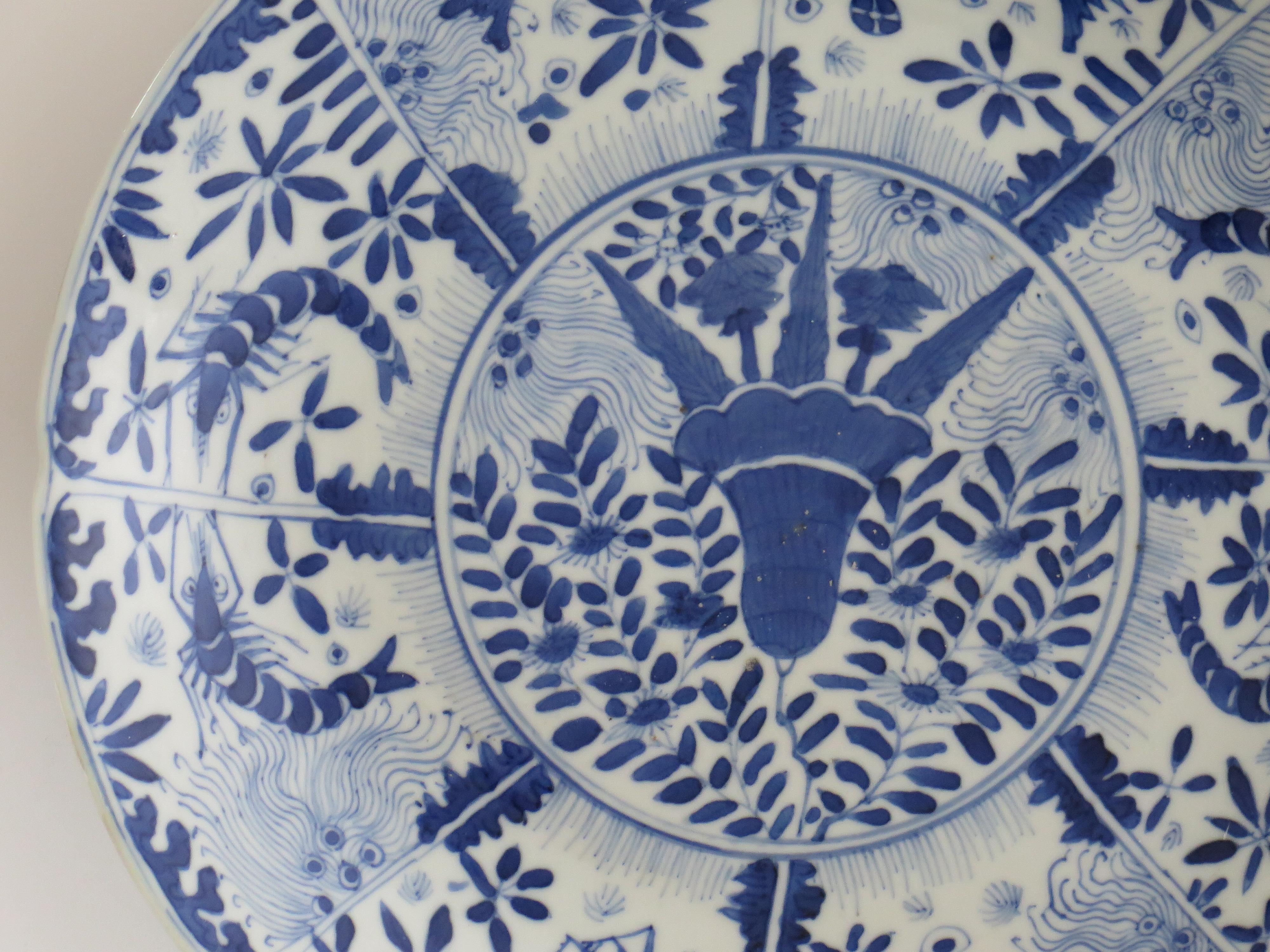 19th Century Chinese Porcelain Large Plate or Dish Blue & White Fish Pattern, Early 19th C For Sale