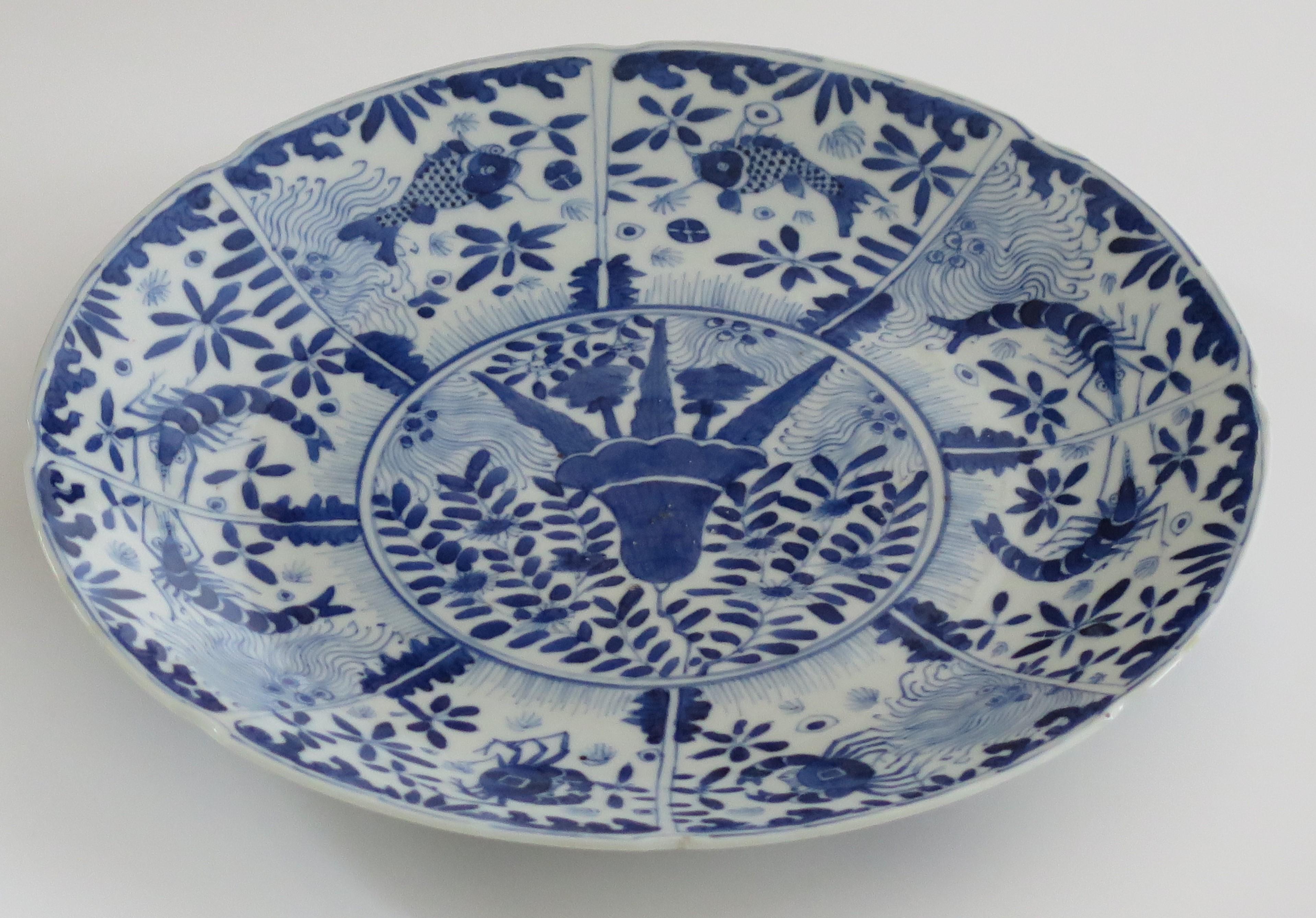 19th Century Chinese Porcelain Large Plate or Dish Blue & White Fish Pattern, Early 19th C For Sale