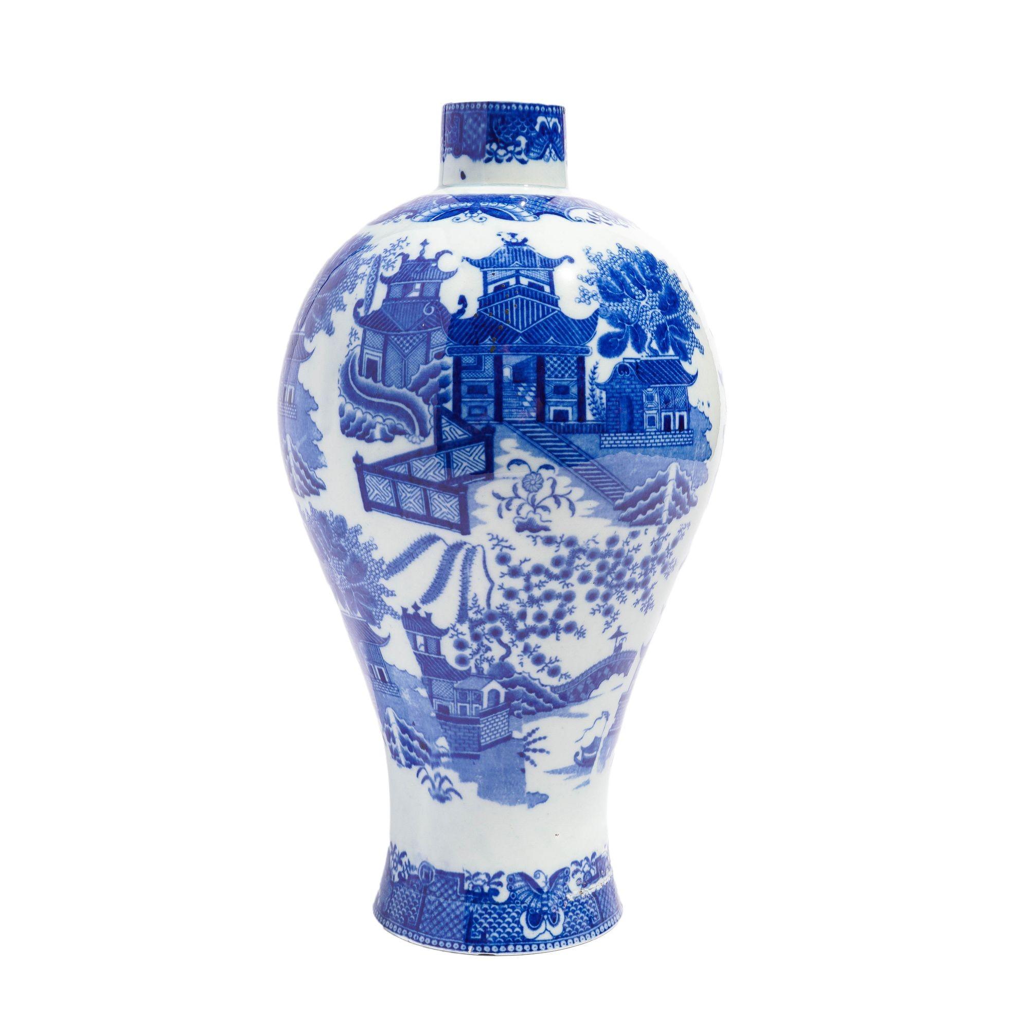 Jarrón de porcelana china con forma Mai Ping, c. 1775-1800 Chino en venta