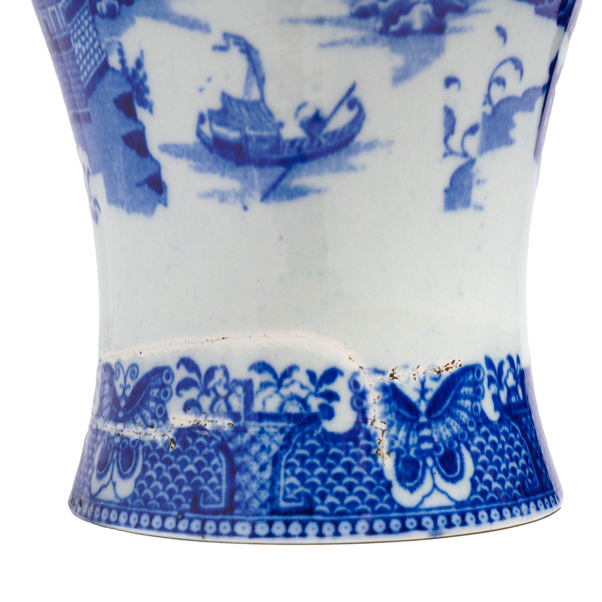 Jarrón de porcelana china con forma Mai Ping, c. 1775-1800 siglo XVIII en venta