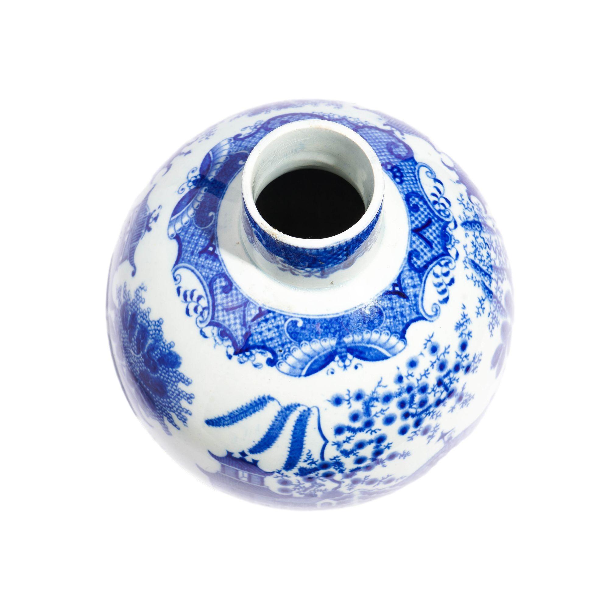 Jarrón de porcelana china con forma Mai Ping, c. 1775-1800 en venta 1